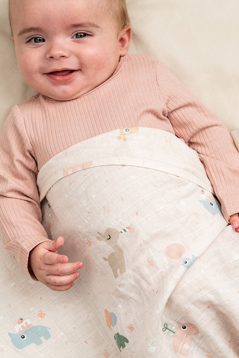 Swaddle | Celebration - Powder van Done by Deer | Kids Conceptstore Le Fanfare