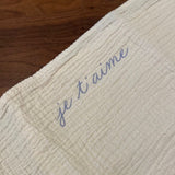 swaddle . je t aime . lavender lilac van atelier an.nur | Kids Conceptstore Le Fanfare