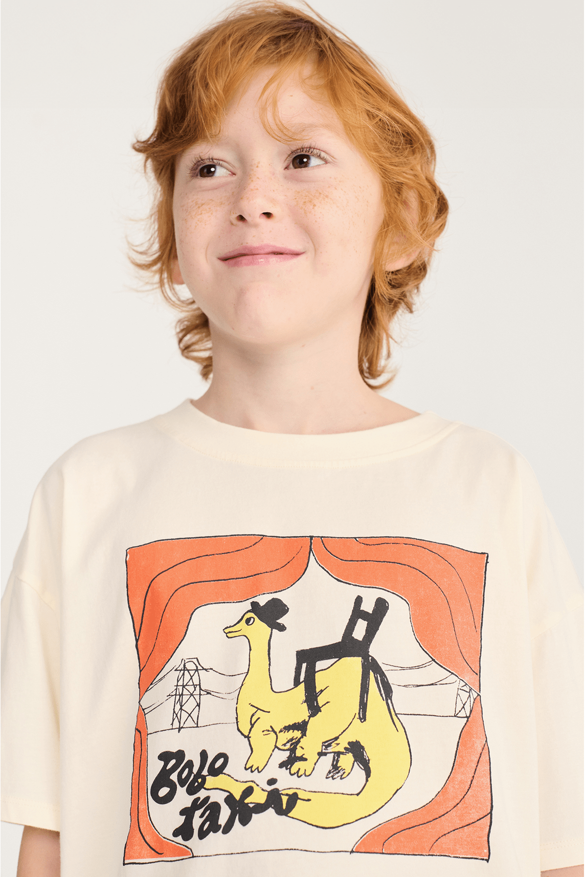 Taxi Saurus T-shirt - Offwhite van Bobo Choses | Kids Conceptstore Le Fanfare