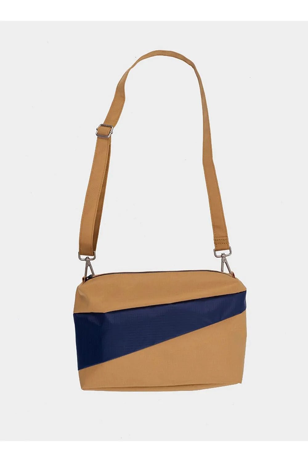 The New Bum Bag Camel & Navy Medium van SUSAN BIJL | Kids Conceptstore Le Fanfare