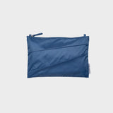 The New Pouch Dark Petrol Medium van SUSAN BIJL | Kids Conceptstore Le Fanfare