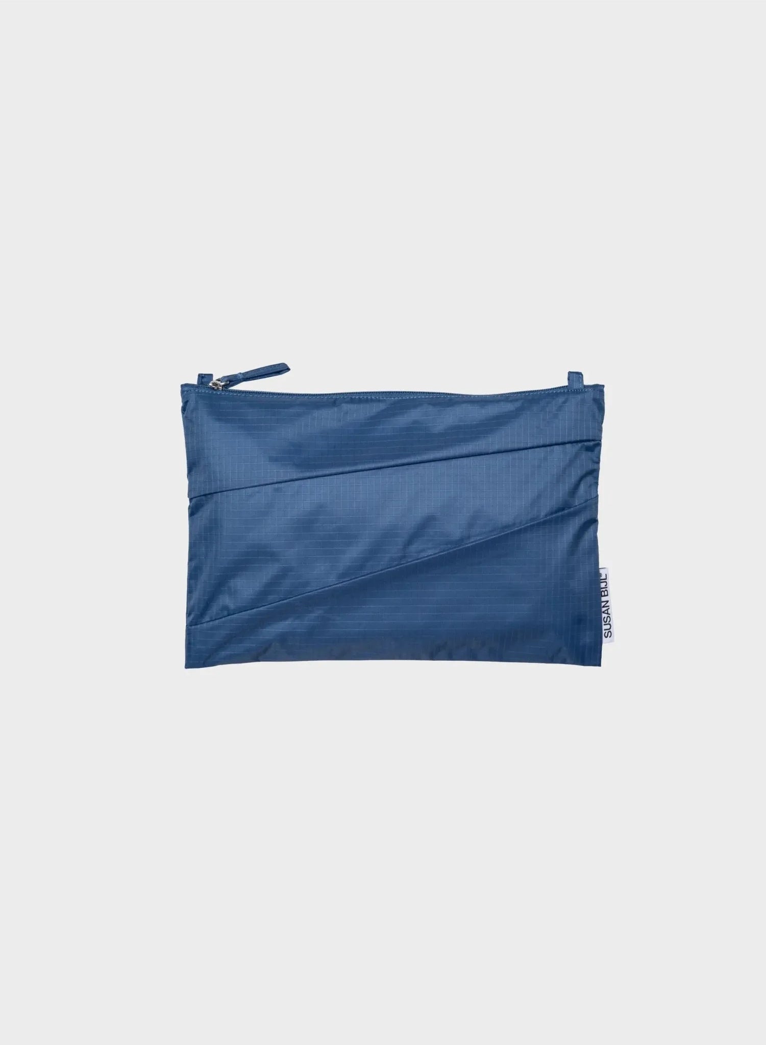 The New Pouch Dark Petrol Medium van SUSAN BIJL | Kids Conceptstore Le Fanfare