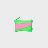 The New Pouch Greenscreen & Fluo Pink Large van SUSAN BIJL | Kids Conceptstore Le Fanfare