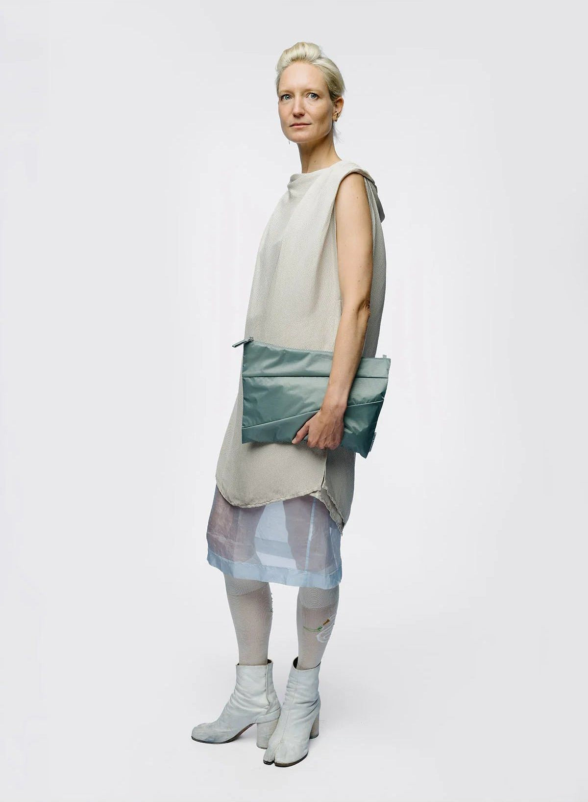 The New Pouch Grey Large van SUSAN BIJL | Kids Conceptstore Le Fanfare