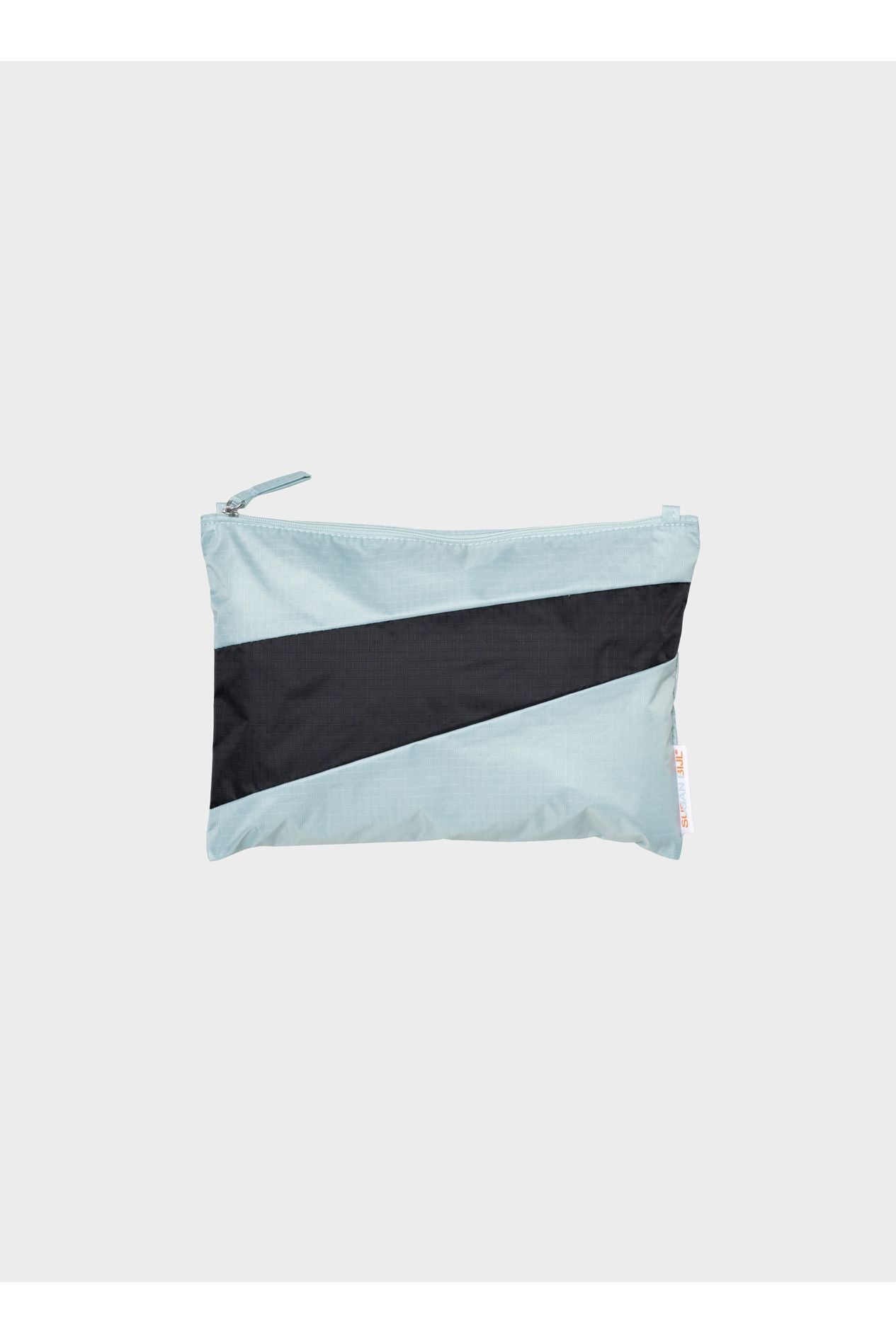 The New Pouch Surf Spray & Black Medium van SUSAN BIJL | Kids Conceptstore Le Fanfare