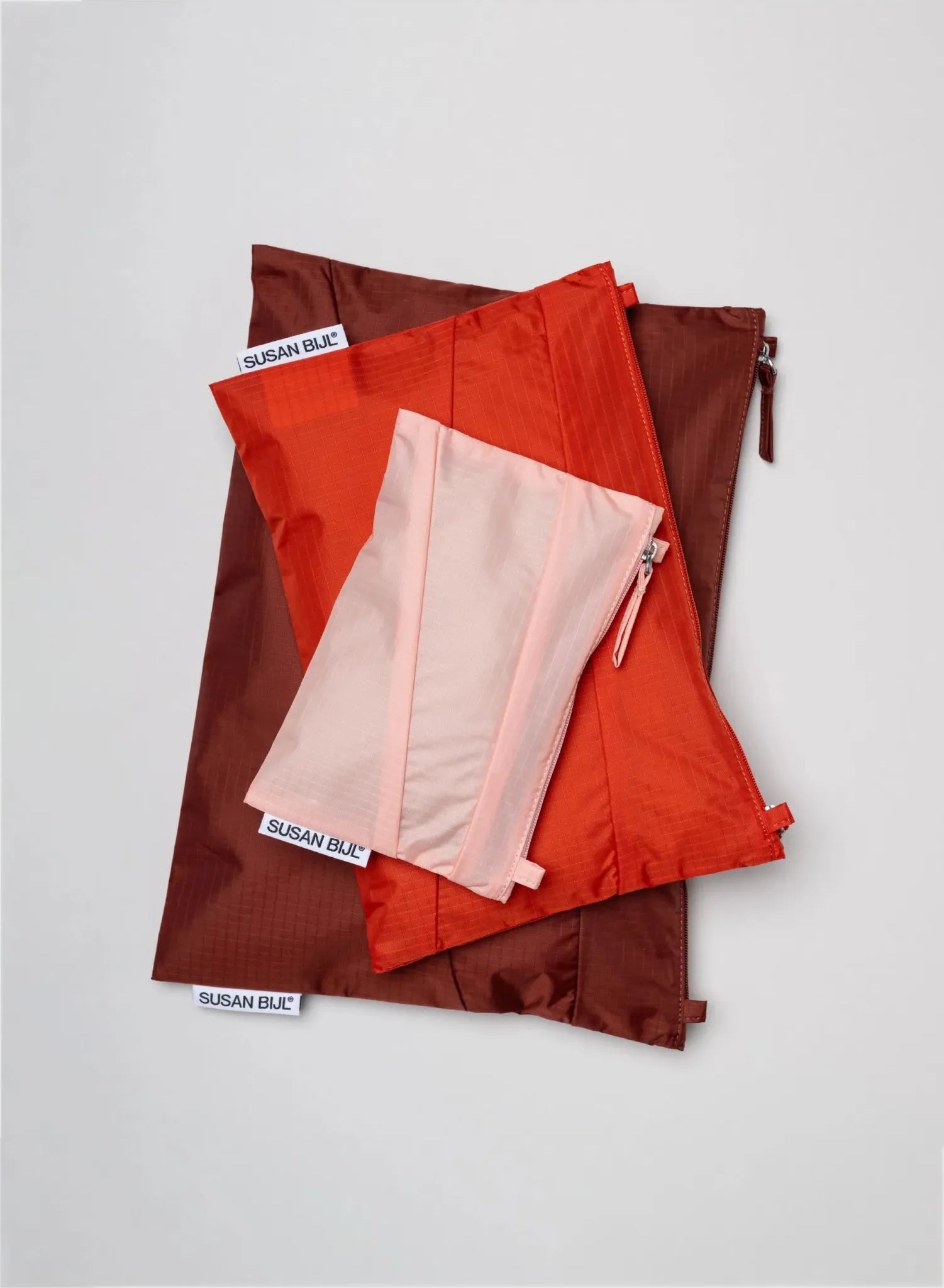 The New Pouch Tone Small van SUSAN BIJL | Kids Conceptstore Le Fanfare