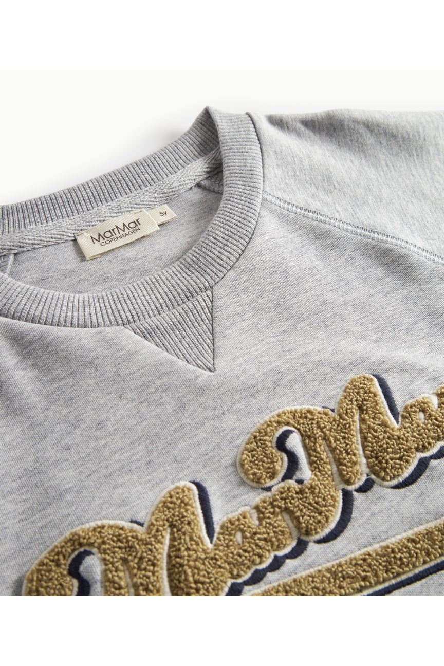 Theos - Double Jersey - Dark Bronze Logo van MarMar Copenhagen | Kids Conceptstore Le Fanfare