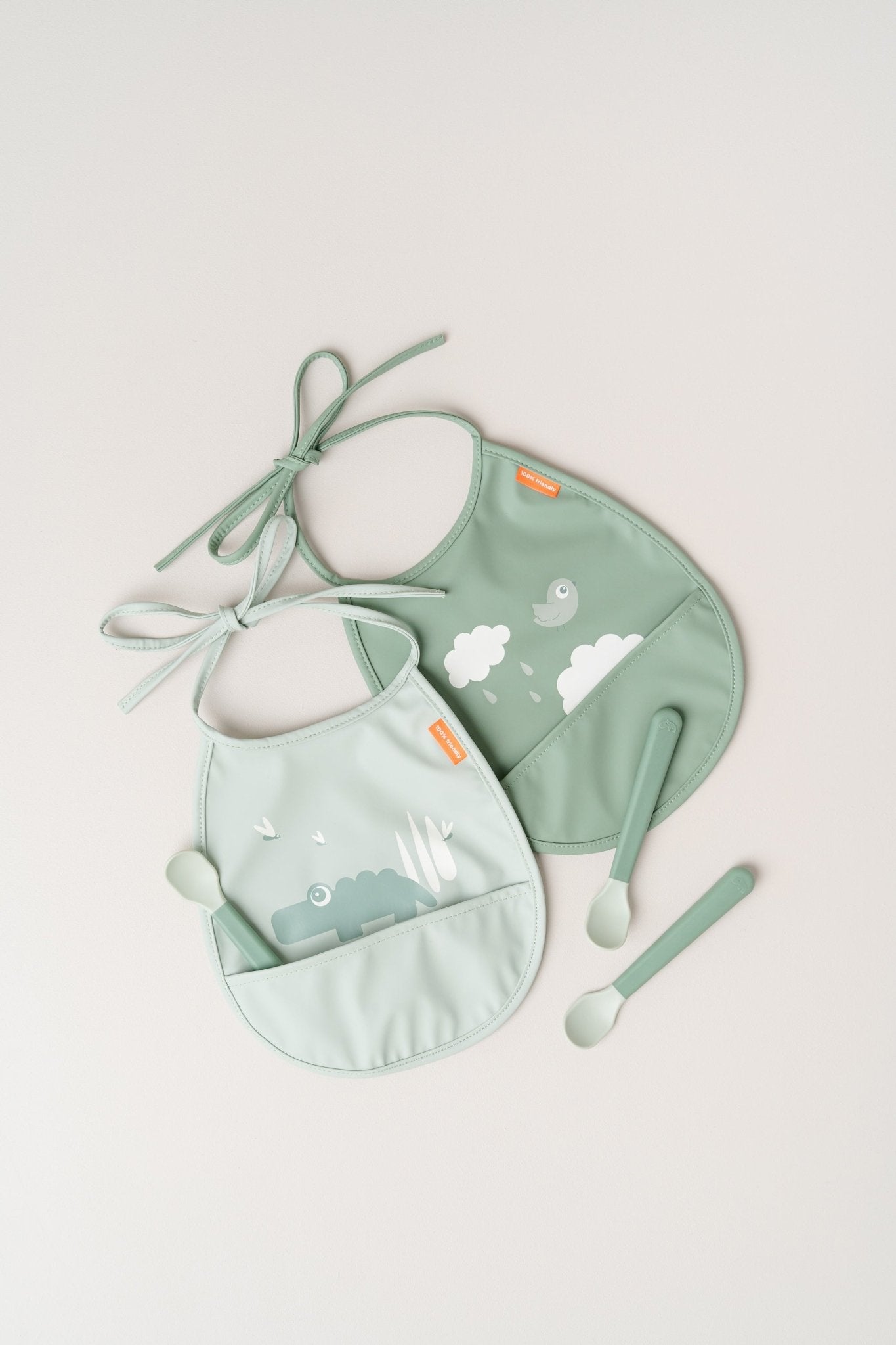 Tiny pocket bib 2-pack | Croco - Green van Done by Deer | Kids Conceptstore Le Fanfare