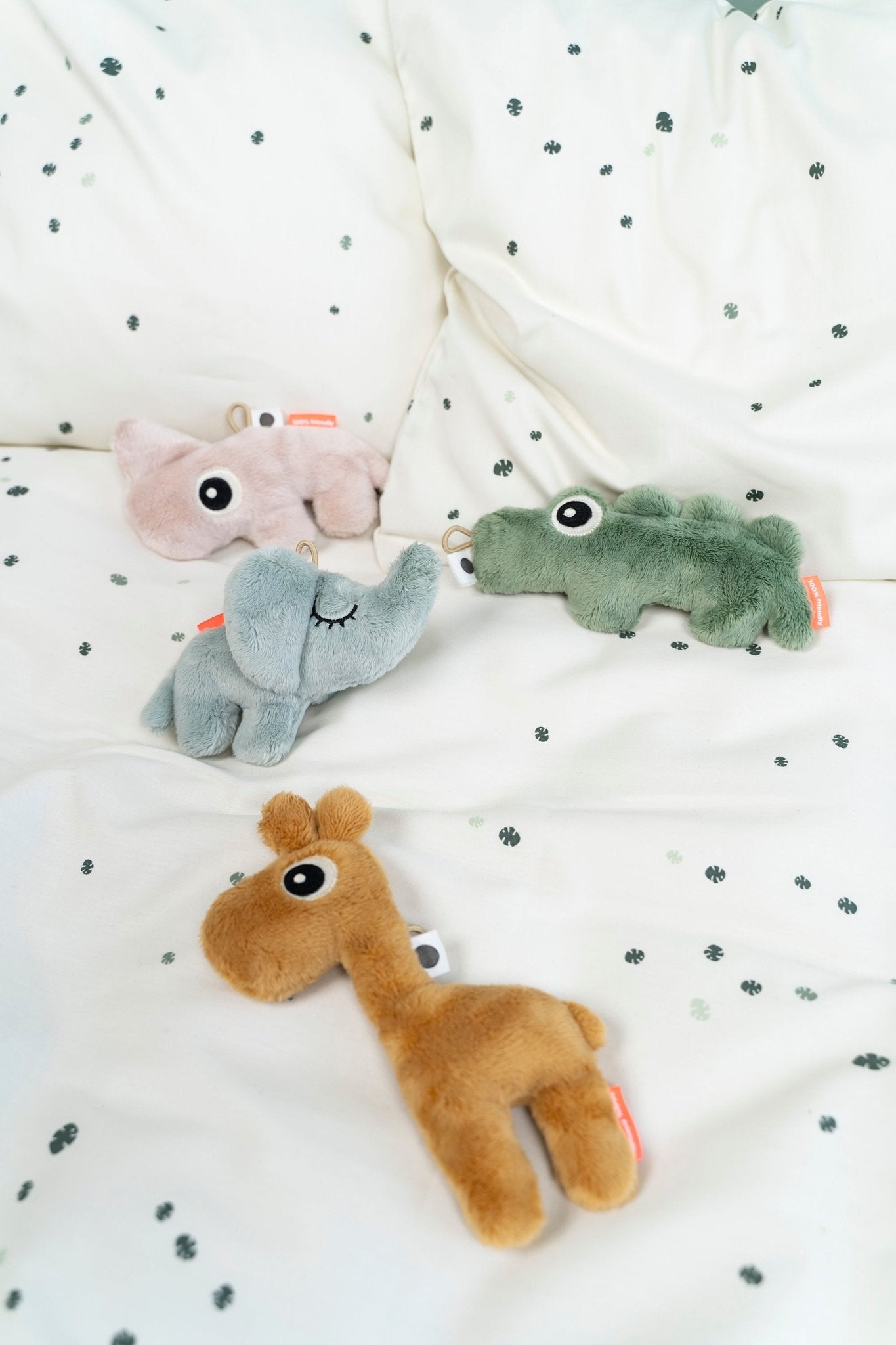Tiny sensory rattle | Croco - Green van Done by Deer | Kids Conceptstore Le Fanfare