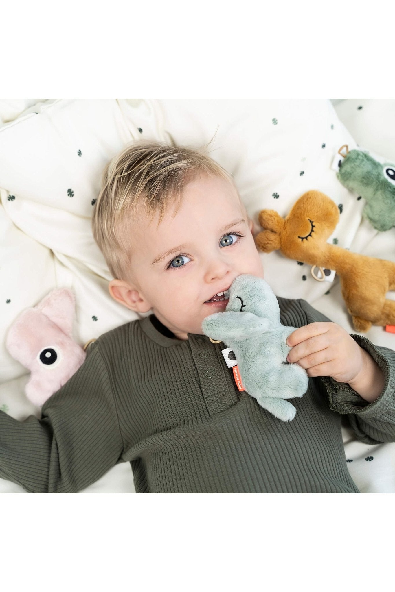 Tiny sensory rattle Nozo Powder van Done by Deer | Kids Conceptstore Le Fanfare