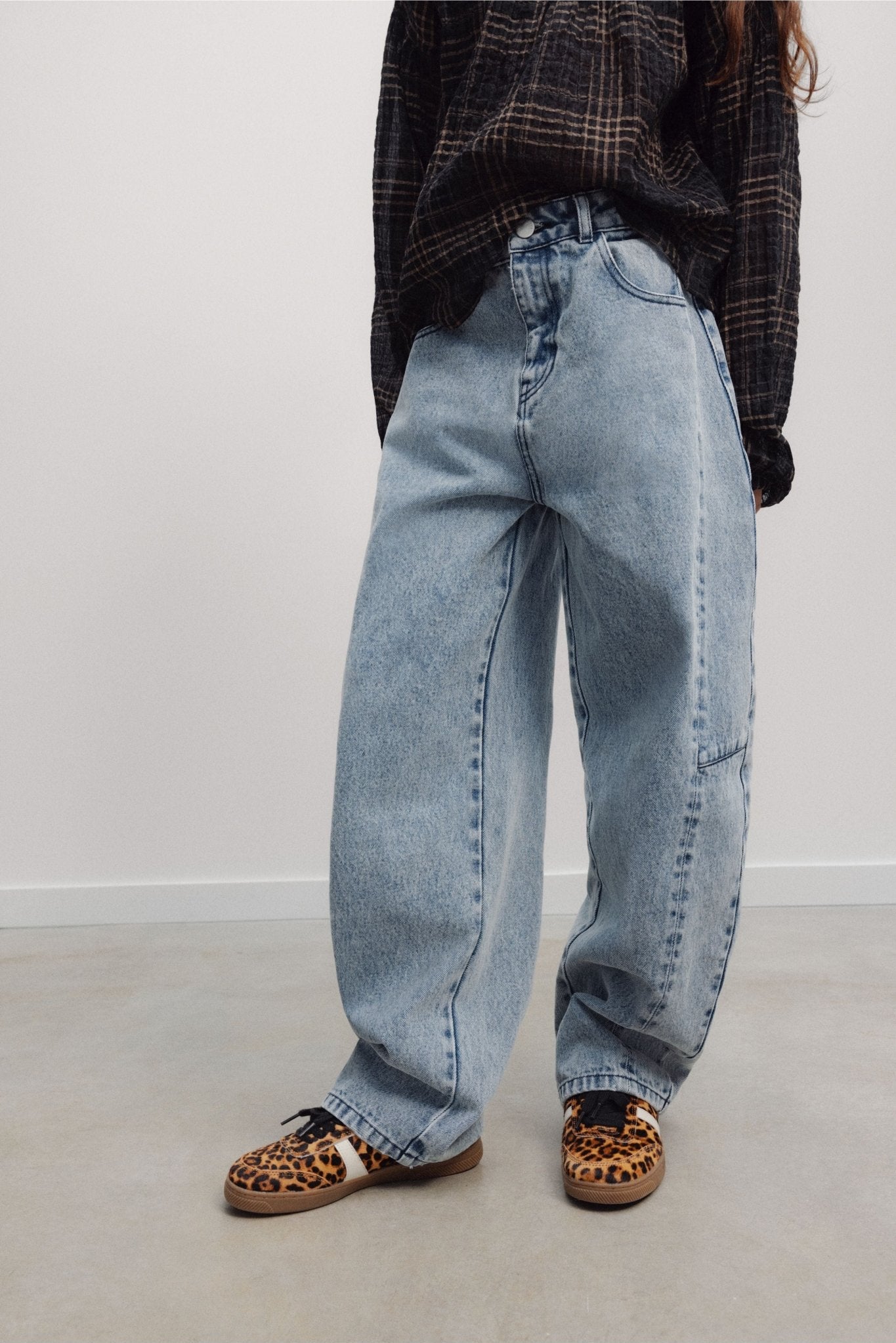 TNS Denim Teen Curved Trouser van The New Society | Kids Conceptstore Le Fanfare