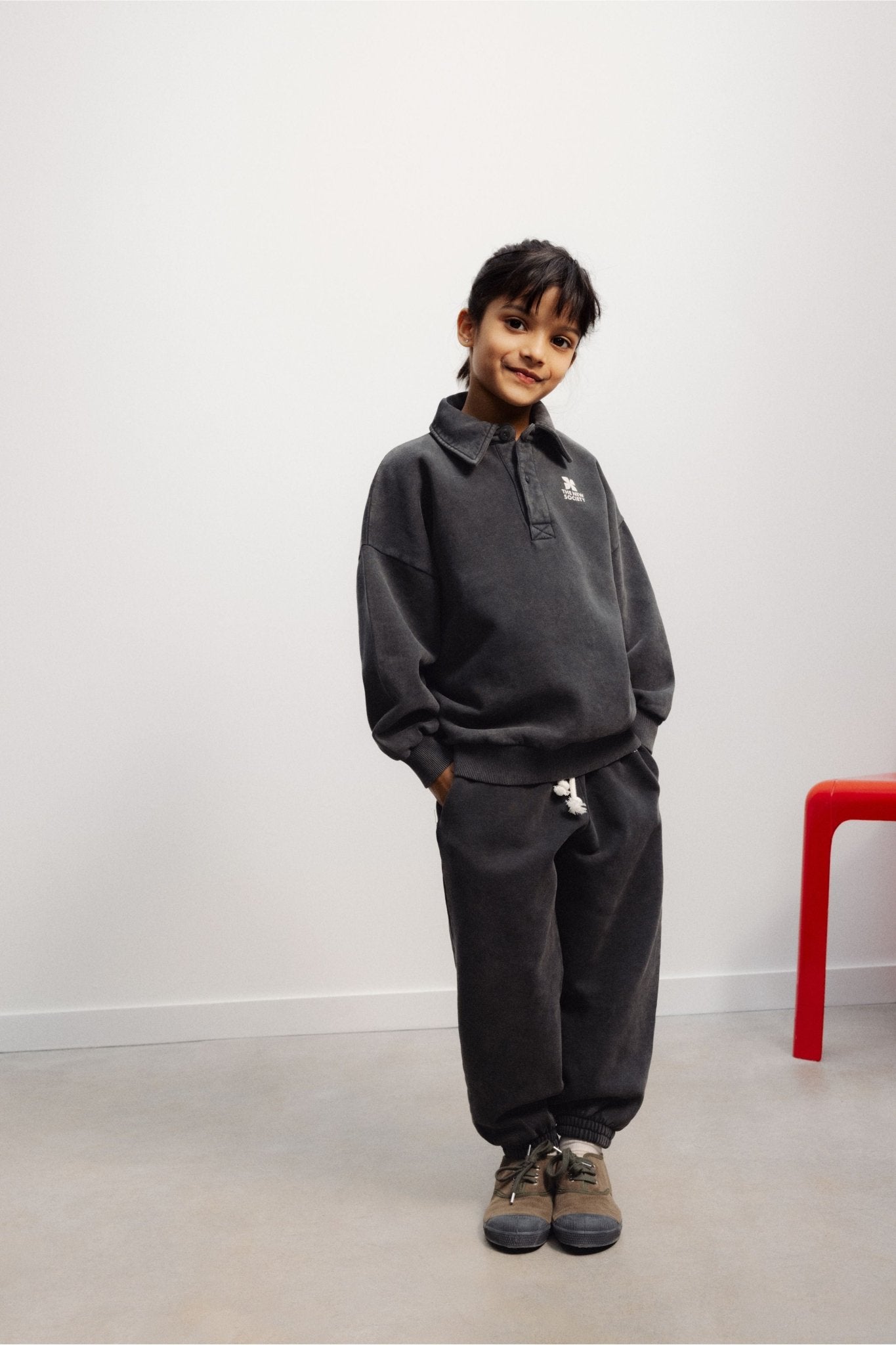 TNS Logo Jogging Forged Iron van The New Society | Kids Conceptstore Le Fanfare