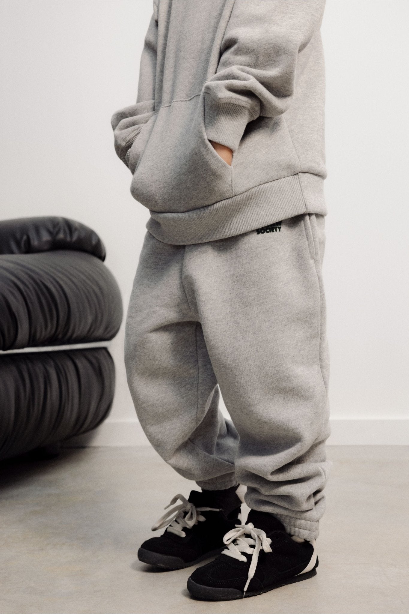 TNS Logo Jogging Mid Grey Melange van The New Society | Kids Conceptstore Le Fanfare