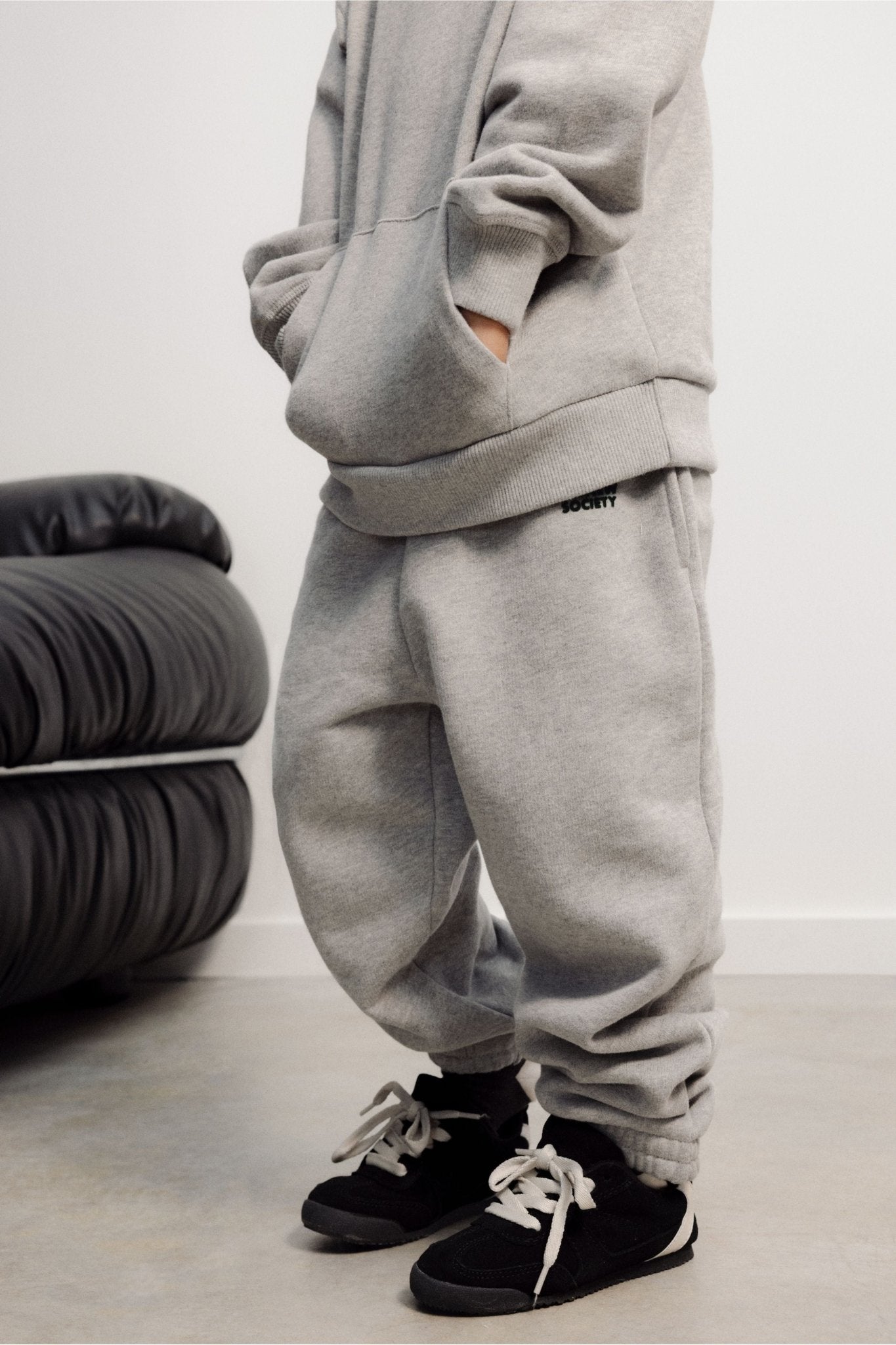 TNS Logo Jogging Mid Grey Melange van The New Society | Kids Conceptstore Le Fanfare