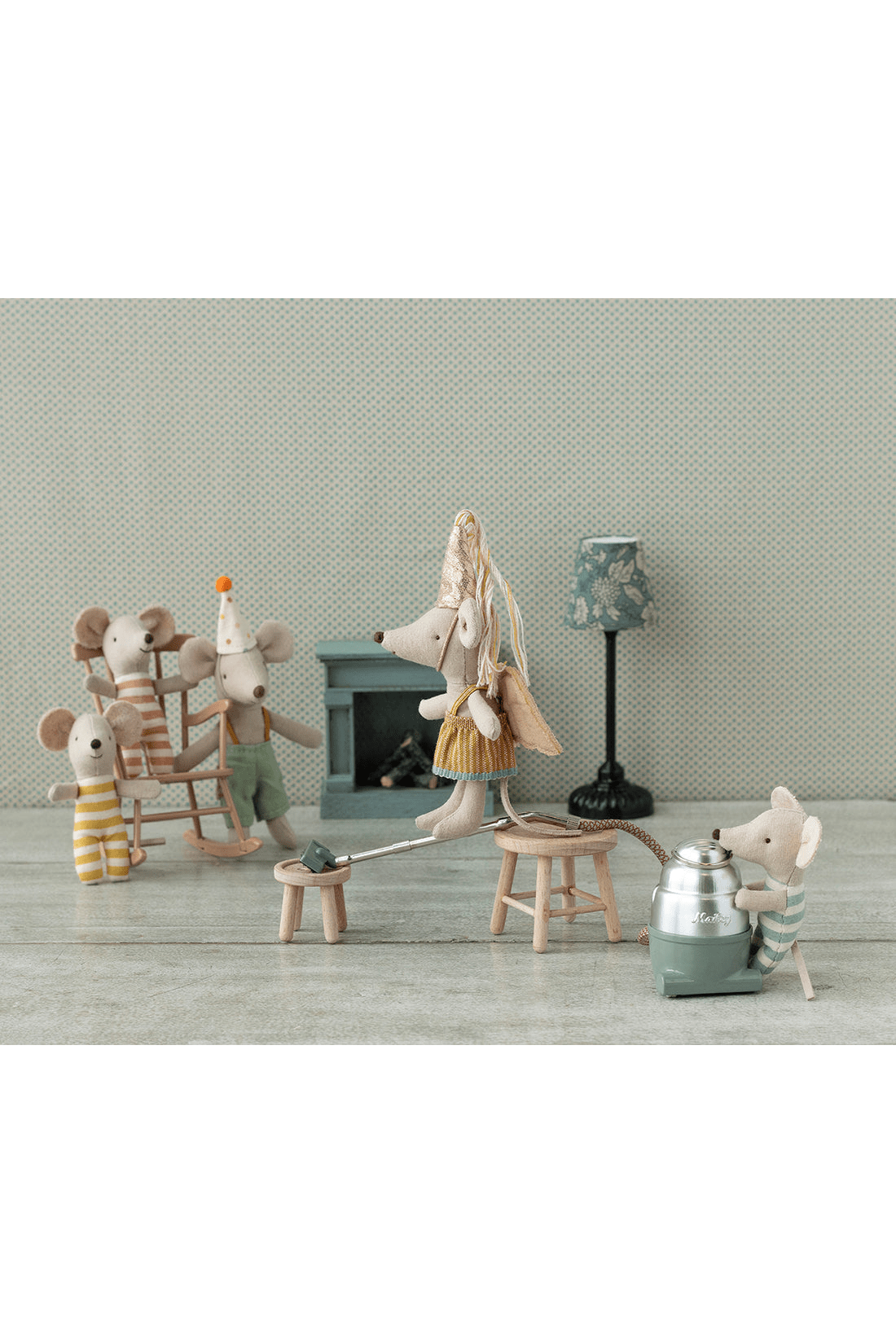 Triplets, Baby mice in matchbox van Maileg | Kids Conceptstore Le Fanfare