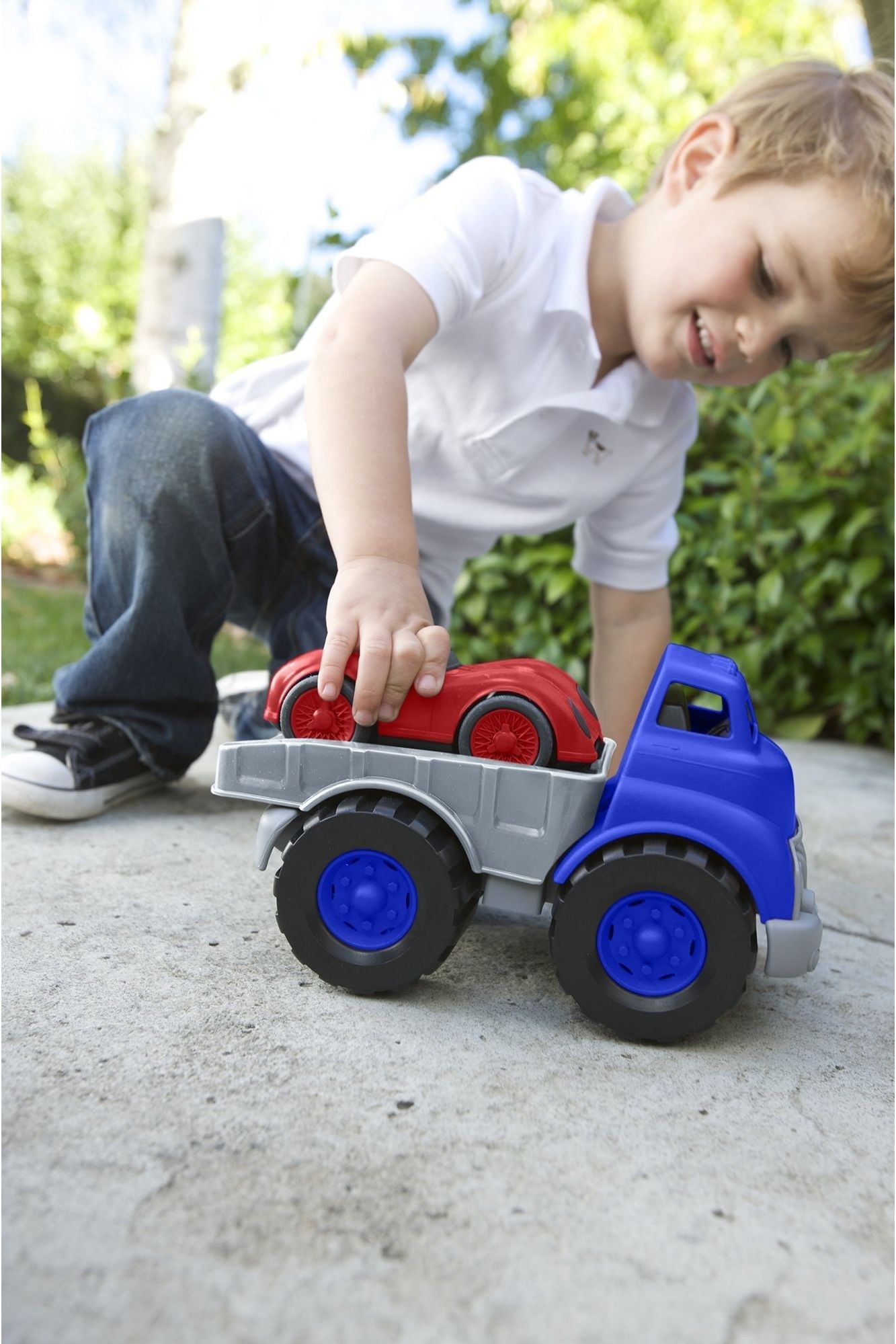 Truck met racewagen - gerecycled van Green Toys | Kids Conceptstore Le Fanfare