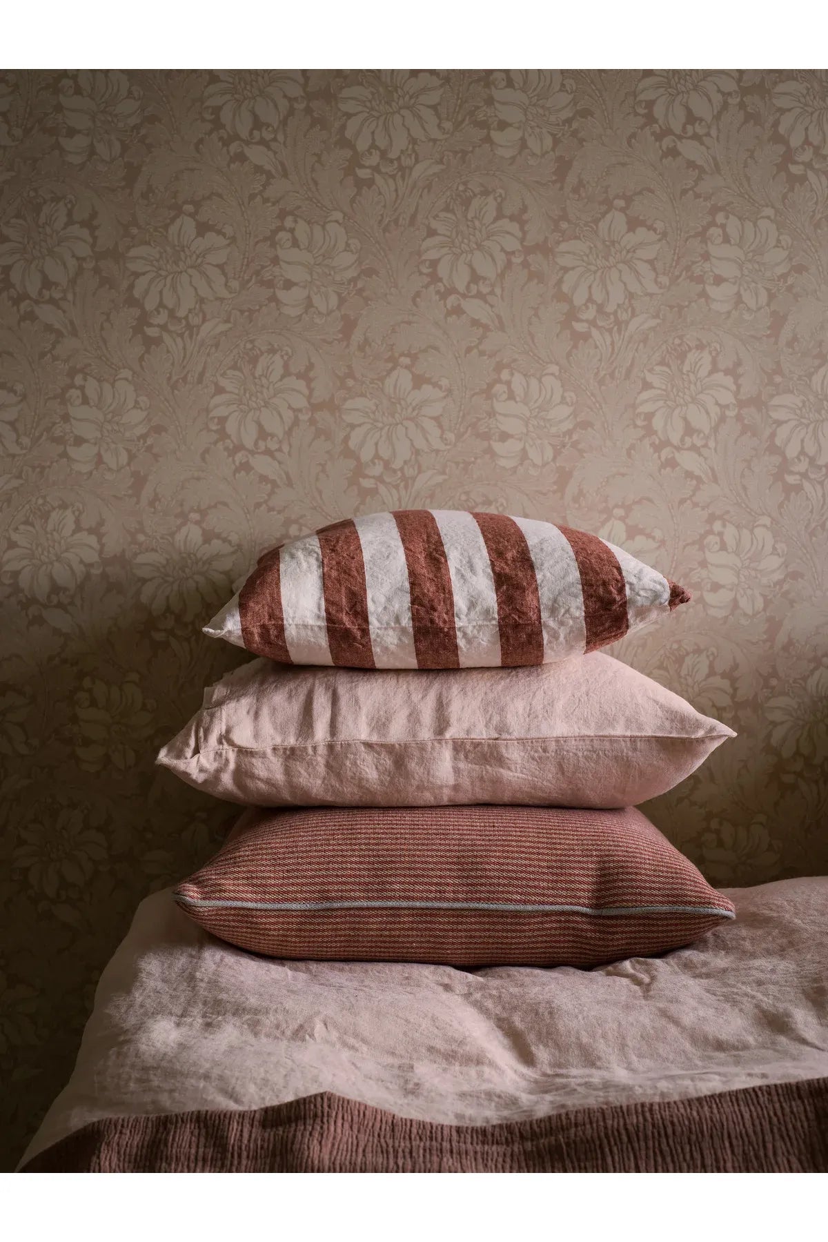 Vart Arkiv - Acanthus - Pink van Boråstapeter | Kids Conceptstore Le Fanfare