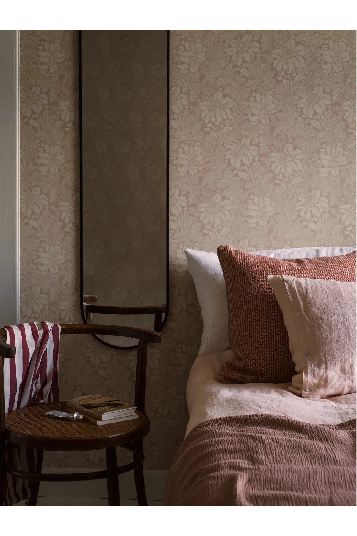 Vart Arkiv - Acanthus - Pink van Boråstapeter | Kids Conceptstore Le Fanfare
