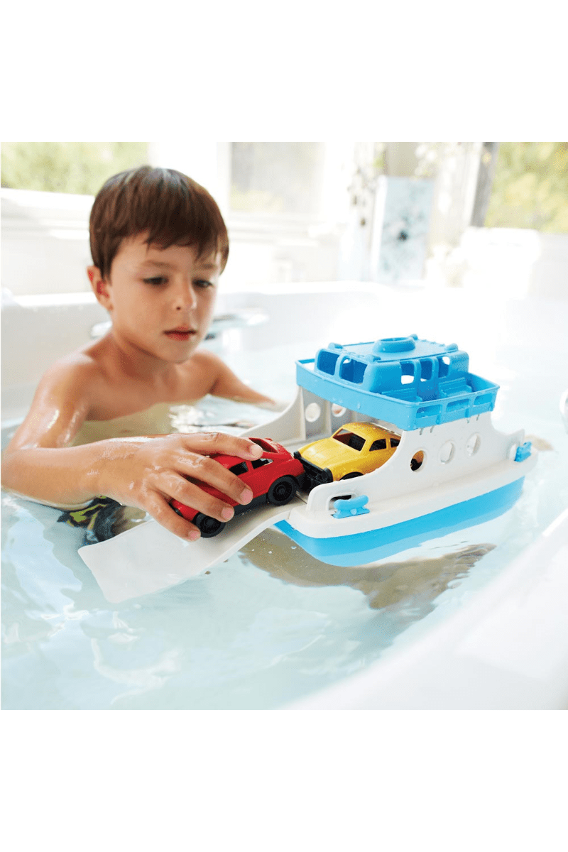 Veerboot met auto's - blauw/wit van Green Toys | Kids Conceptstore Le Fanfare