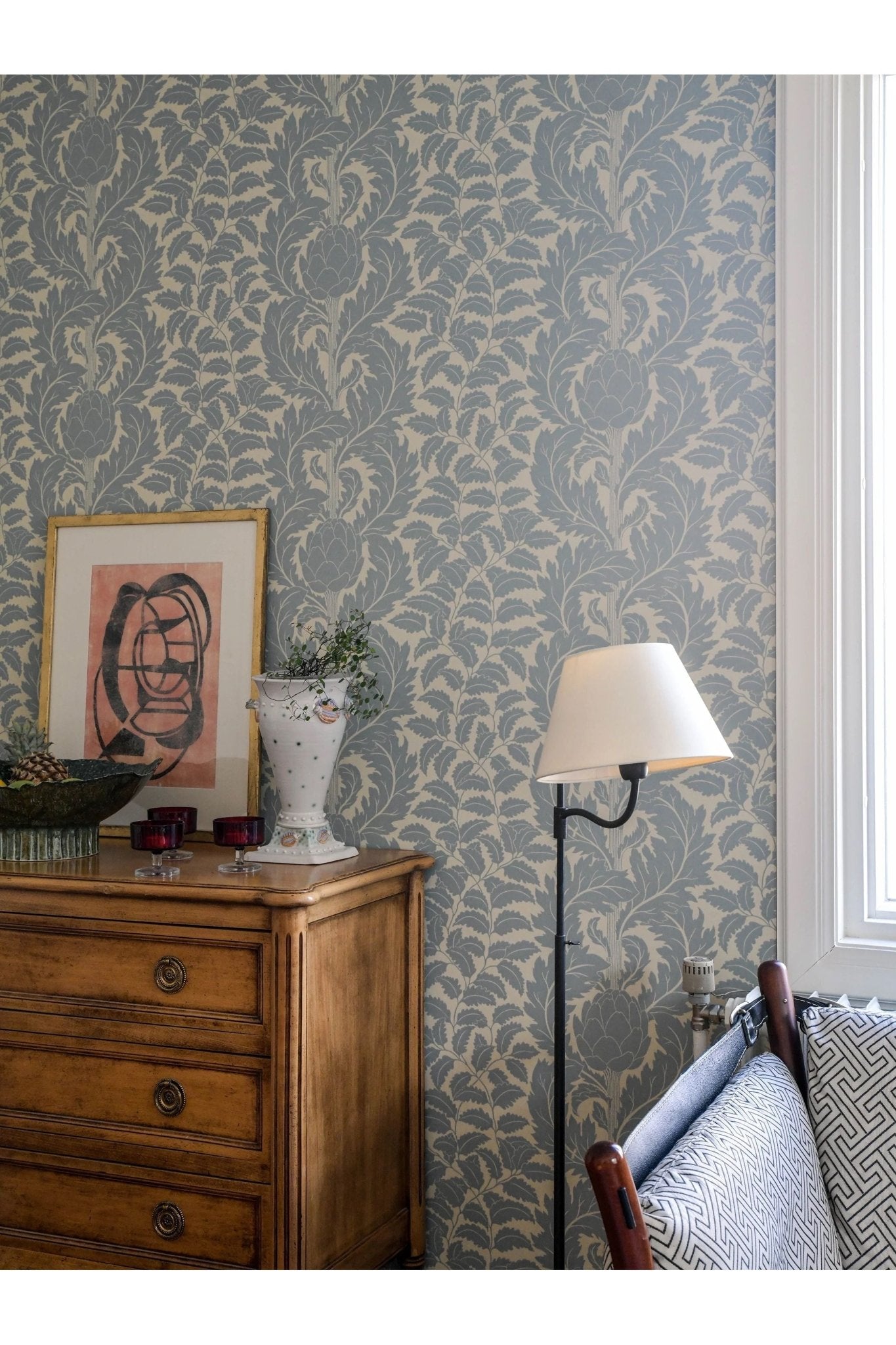 Wallpaper Artichoke - Eggshell Blue van Långelid / von Brömssen | Kids Conceptstore Le Fanfare