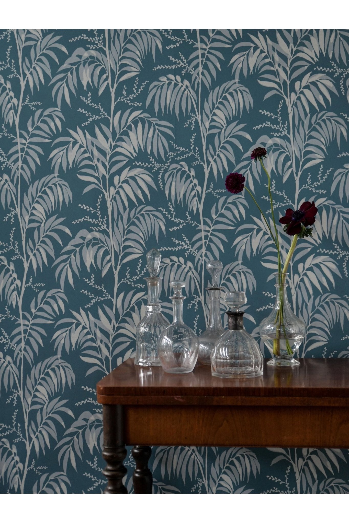 Wallpaper Casablanca Afternoon - Smokey Blue van Långelid / von Brömssen | Kids Conceptstore Le Fanfare