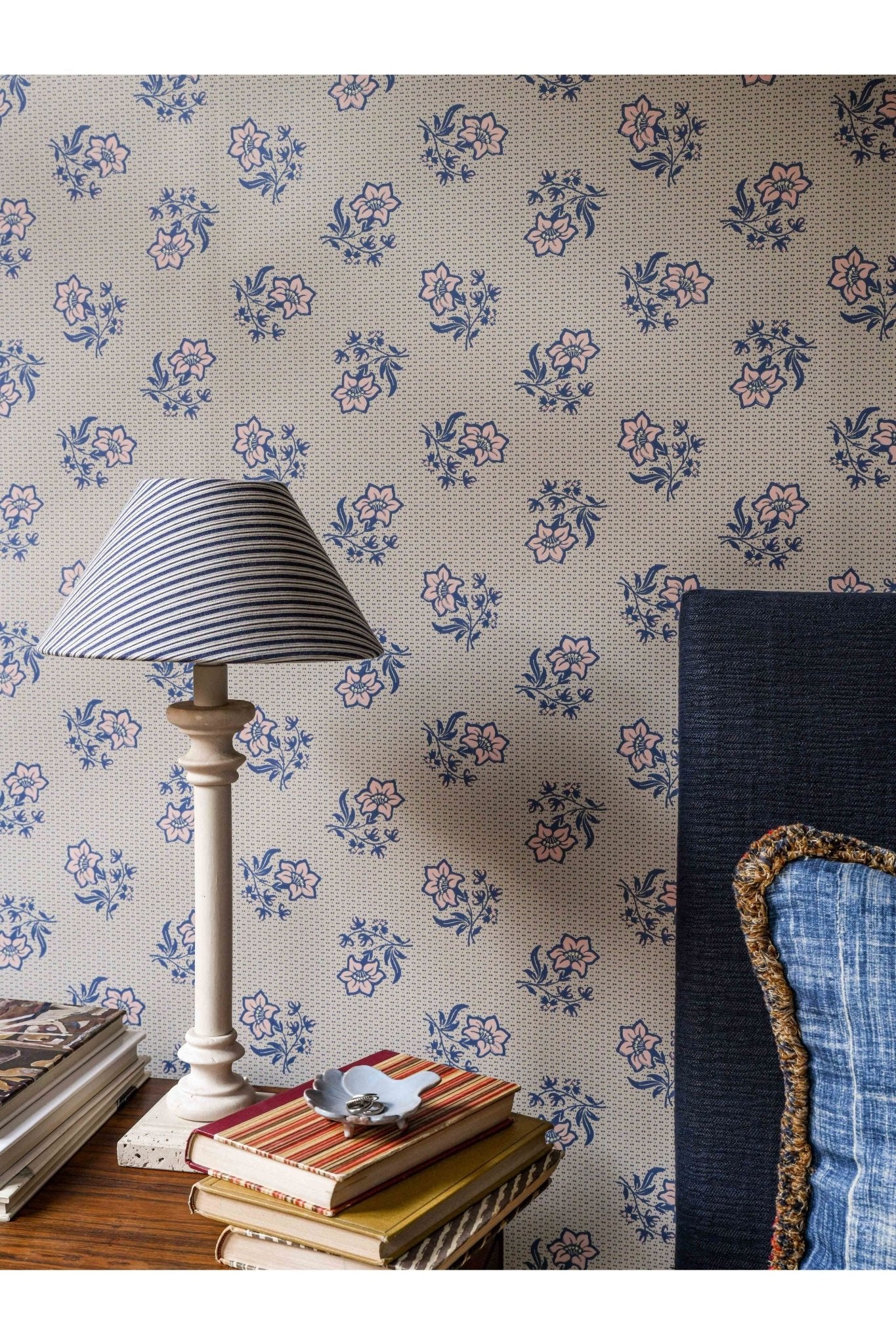 Wallpaper Edelweiss - Coral Sand van Långelid / von Brömssen | Kids Conceptstore Le Fanfare