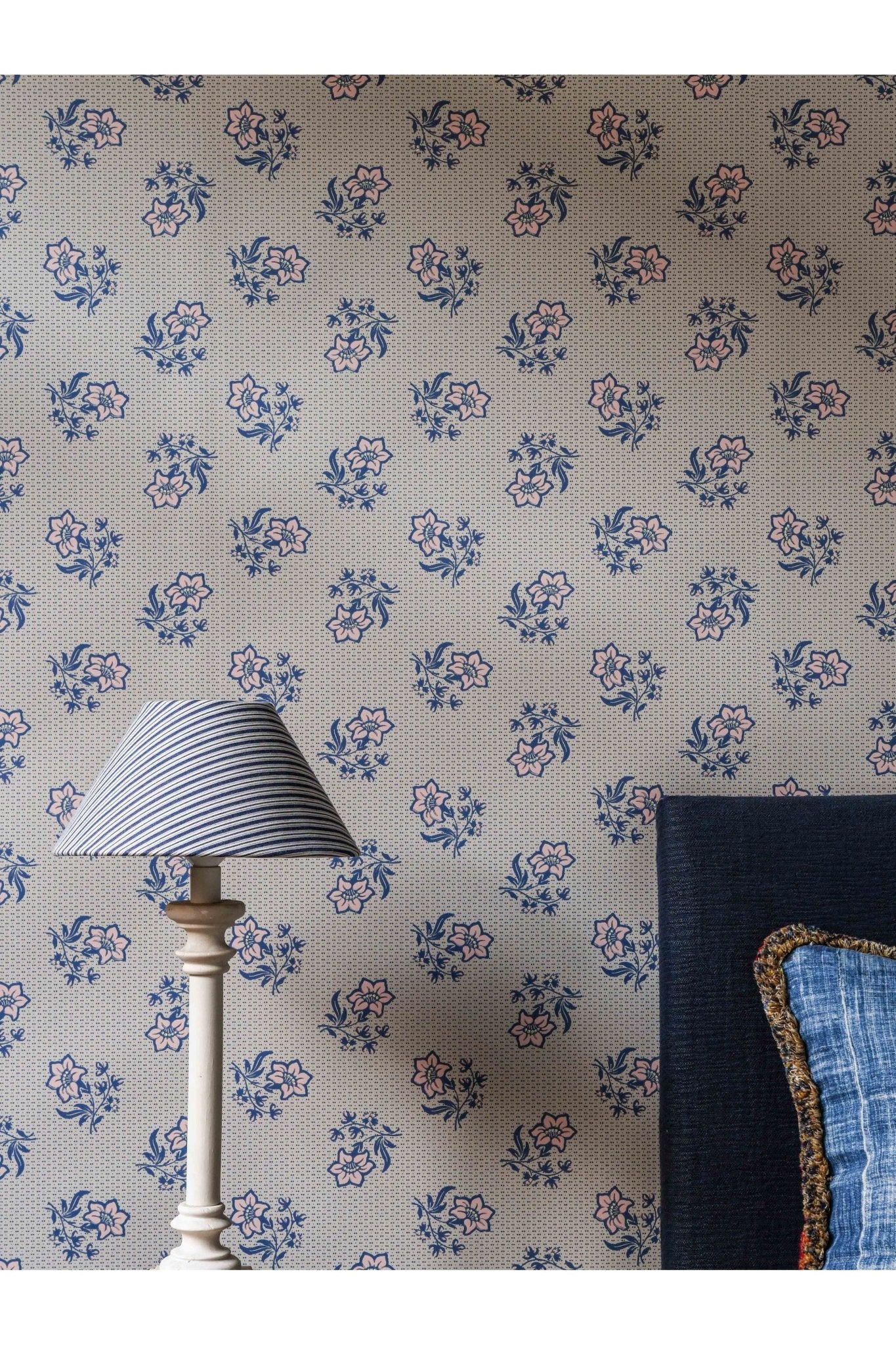 Wallpaper Edelweiss - Coral Sand van Långelid / von Brömssen | Kids Conceptstore Le Fanfare