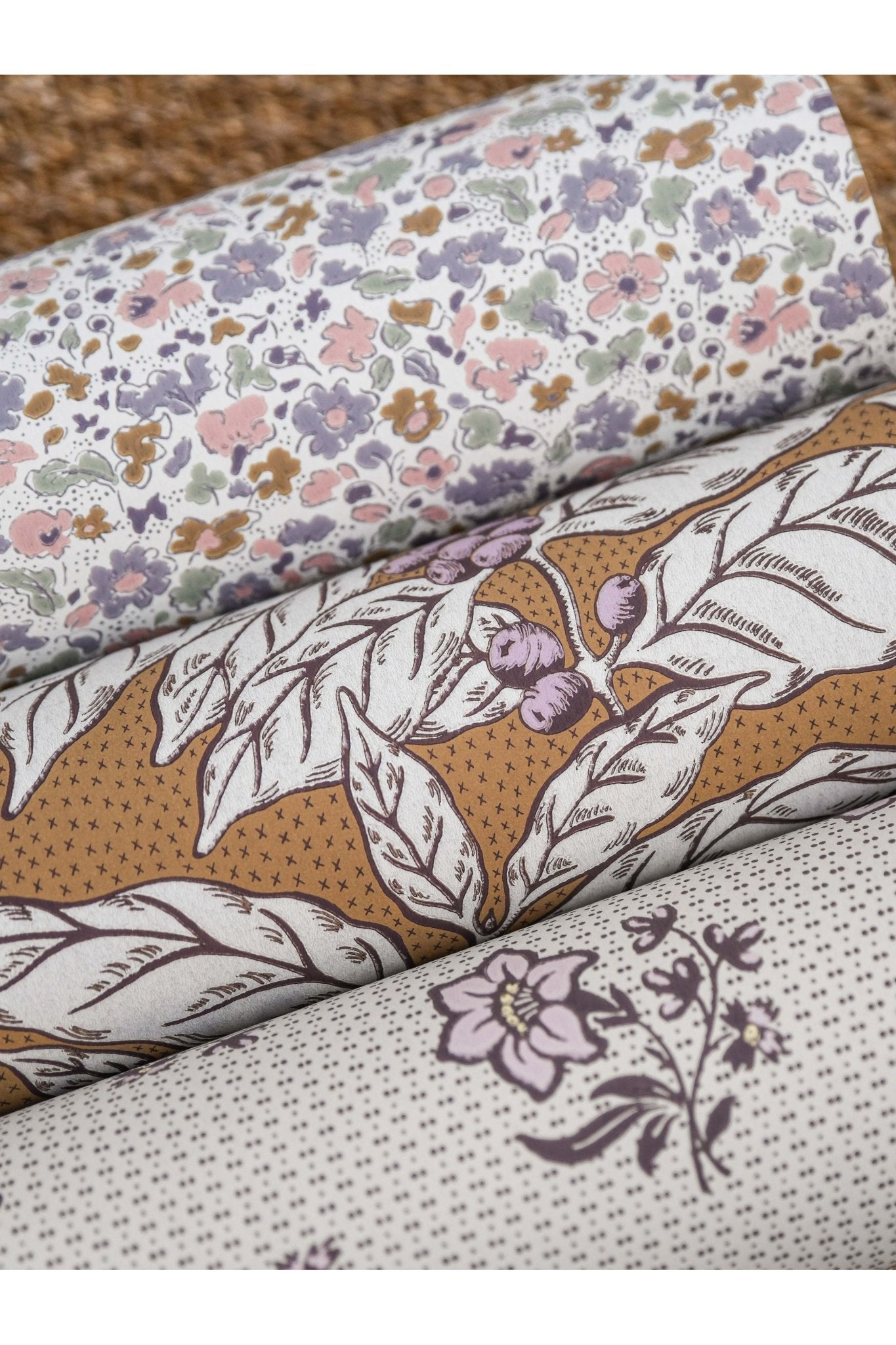 Wallpaper Edelweiss - Rose Taupe van Långelid / von Brömssen | Kids Conceptstore Le Fanfare