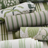 Wallpaper Ikat - Ivy Green van Långelid / von Brömssen | Kids Conceptstore Le Fanfare
