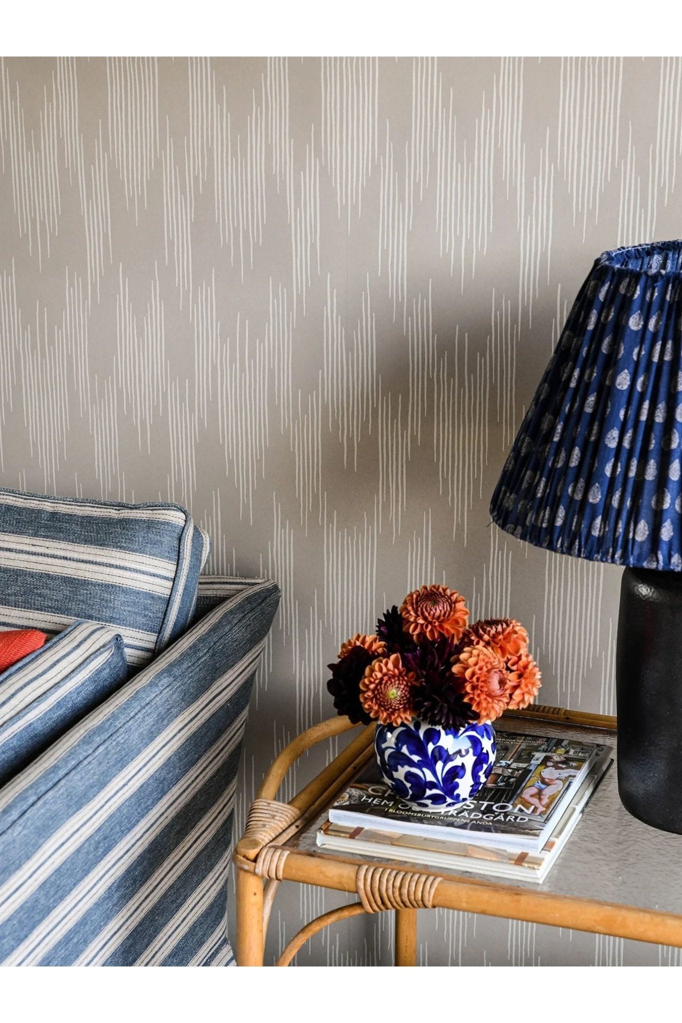Wallpaper Ikat - Linen van Långelid / von Brömssen | Kids Conceptstore Le Fanfare