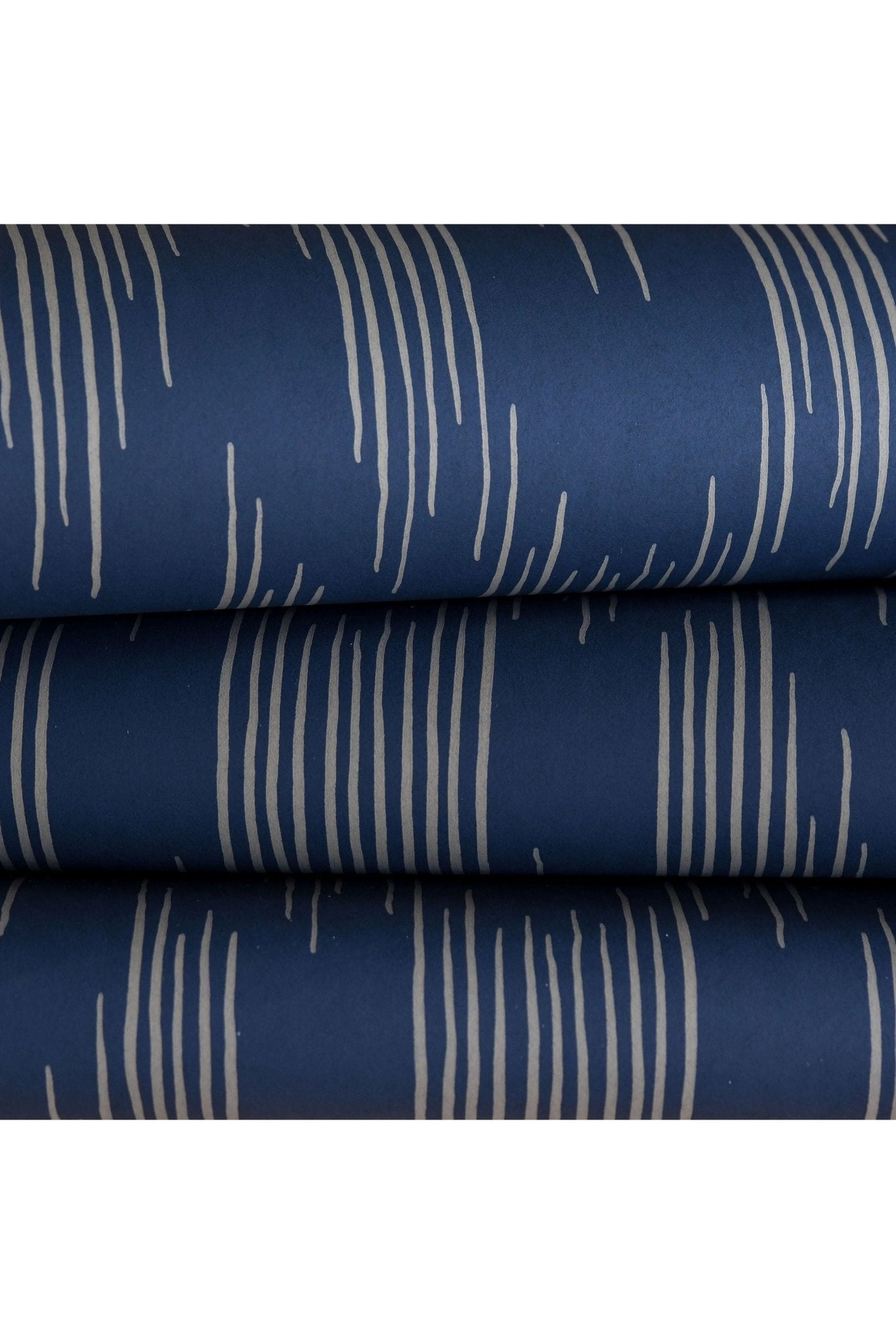 Wallpaper Ikat - Midnight Blue van Långelid / von Brömssen | Kids Conceptstore Le Fanfare