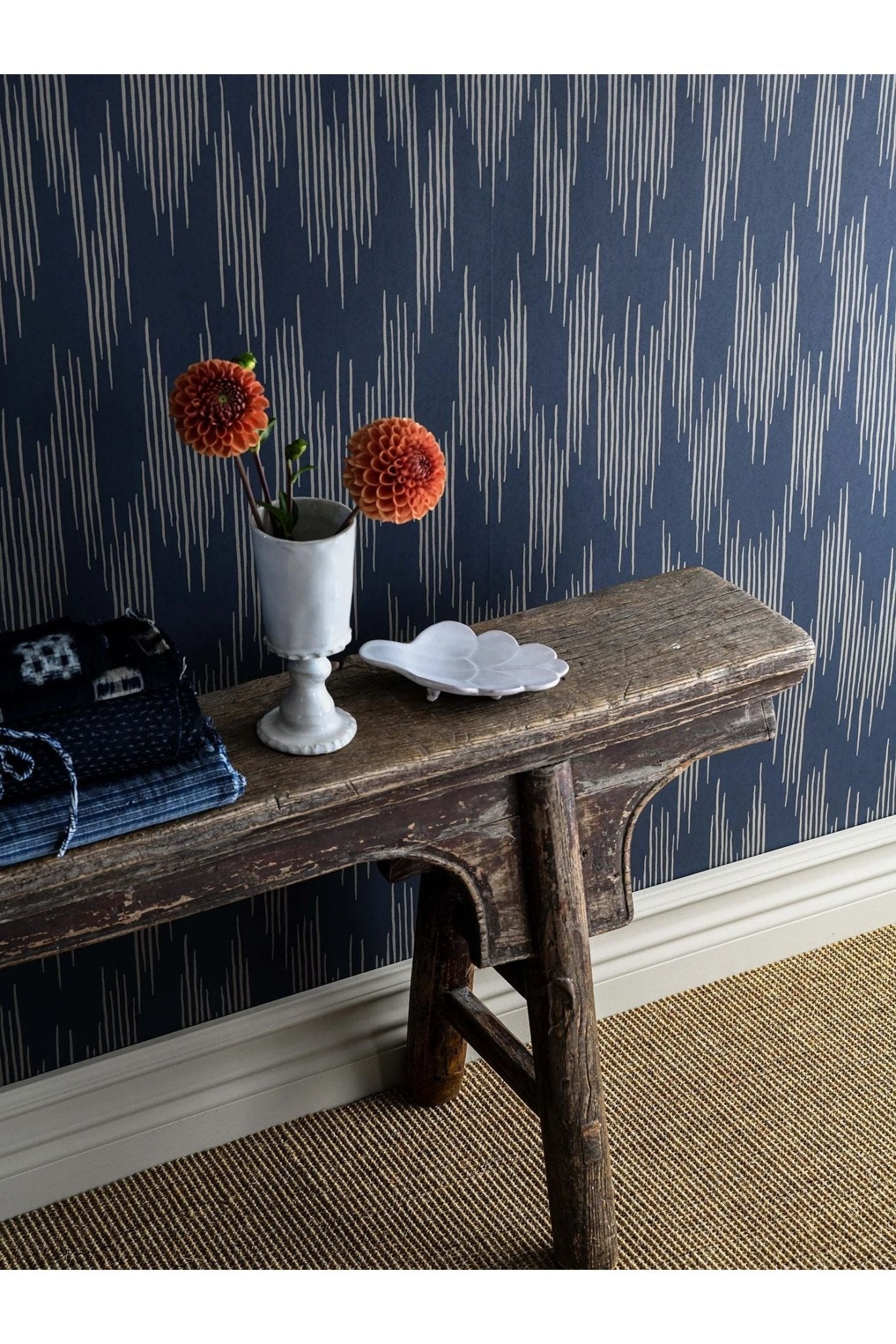 Wallpaper Ikat - Midnight Blue van Långelid / von Brömssen | Kids Conceptstore Le Fanfare