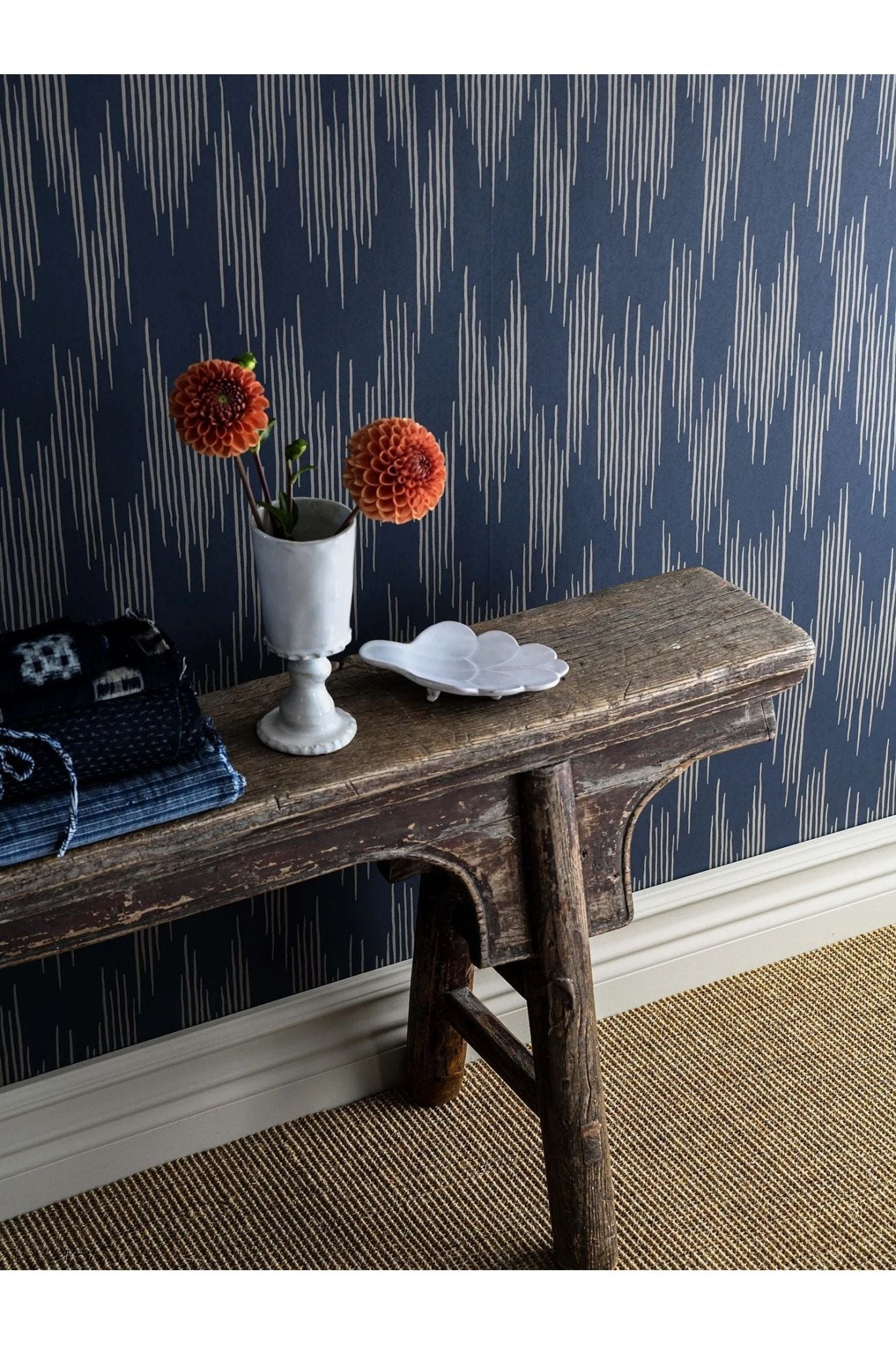 Wallpaper Ikat - Midnight Blue van Långelid / von Brömssen | Kids Conceptstore Le Fanfare