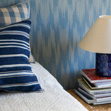 Wallpaper Ikat - Smokey Blue van Långelid / von Brömssen | Kids Conceptstore Le Fanfare