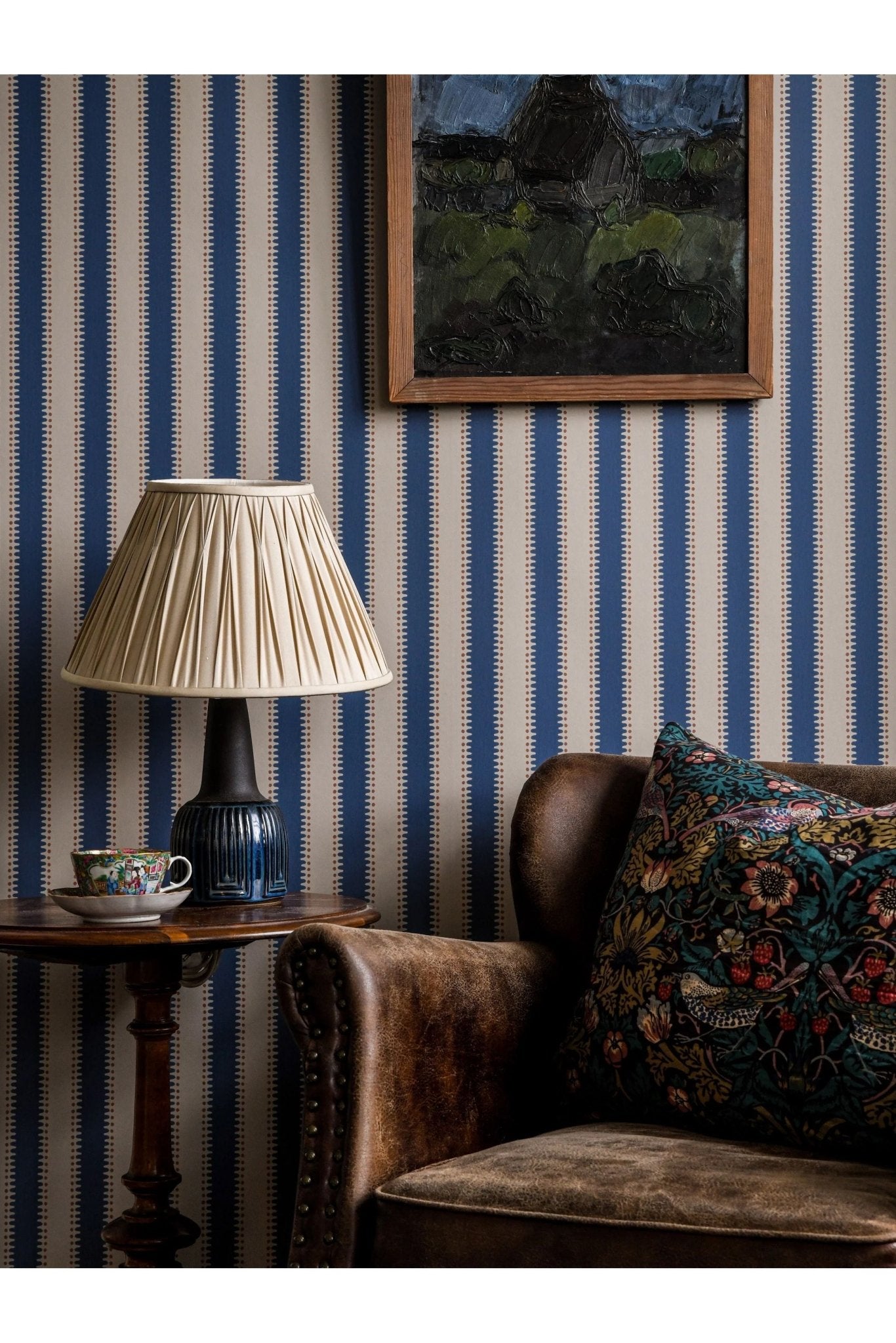 Wallpaper Jagged Stripe - Denim van Långelid / von Brömssen | Kids Conceptstore Le Fanfare