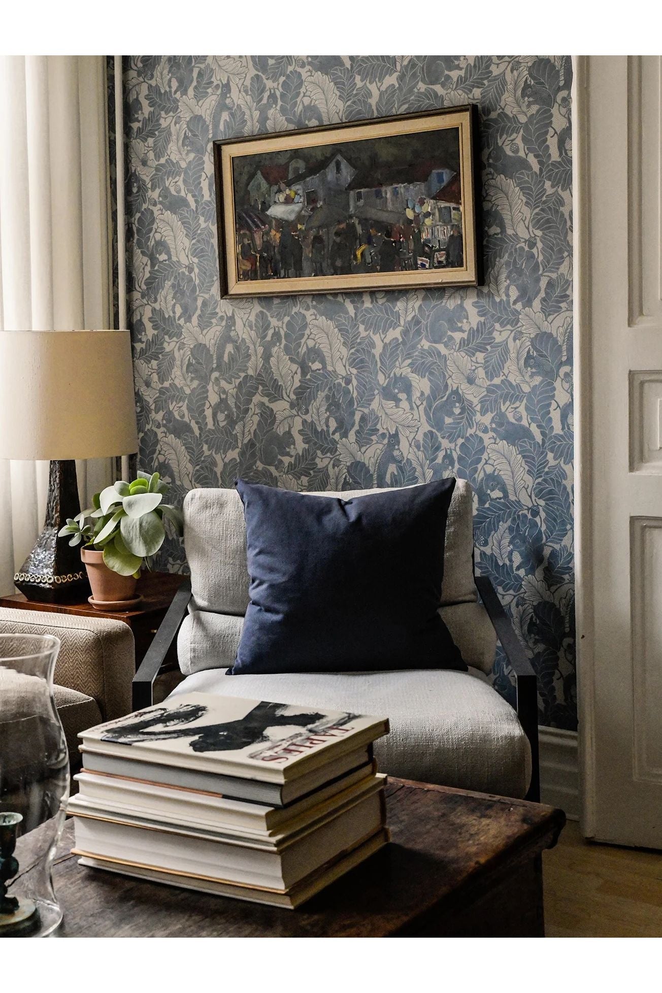 Wallpaper Oak Tree Tails - Washed Denim van Långelid / von Brömssen | Kids Conceptstore Le Fanfare