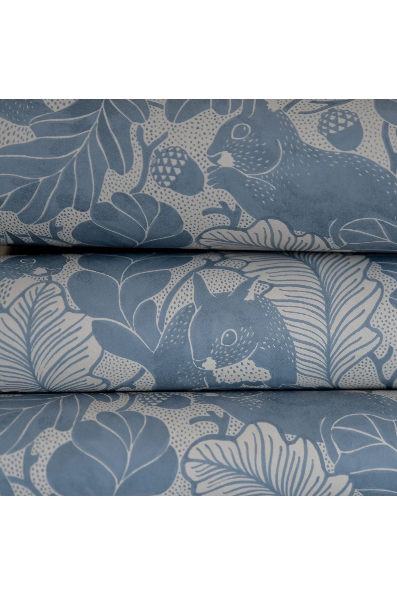 Wallpaper Oak Tree Tails - Washed Denim van Långelid / von Brömssen | Kids Conceptstore Le Fanfare