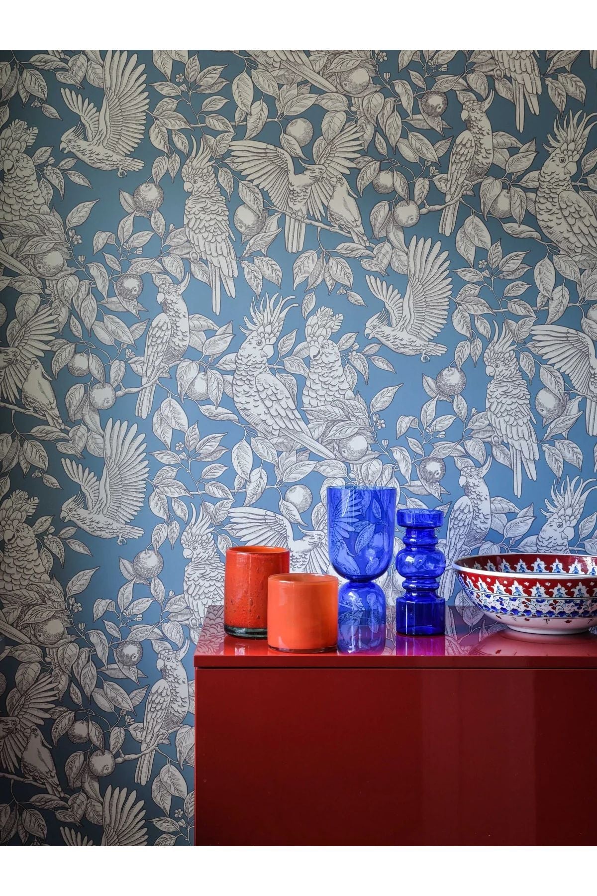Wallpaper Talk About Cockatoos - Faded Denim van Långelid / von Brömssen | Kids Conceptstore Le Fanfare