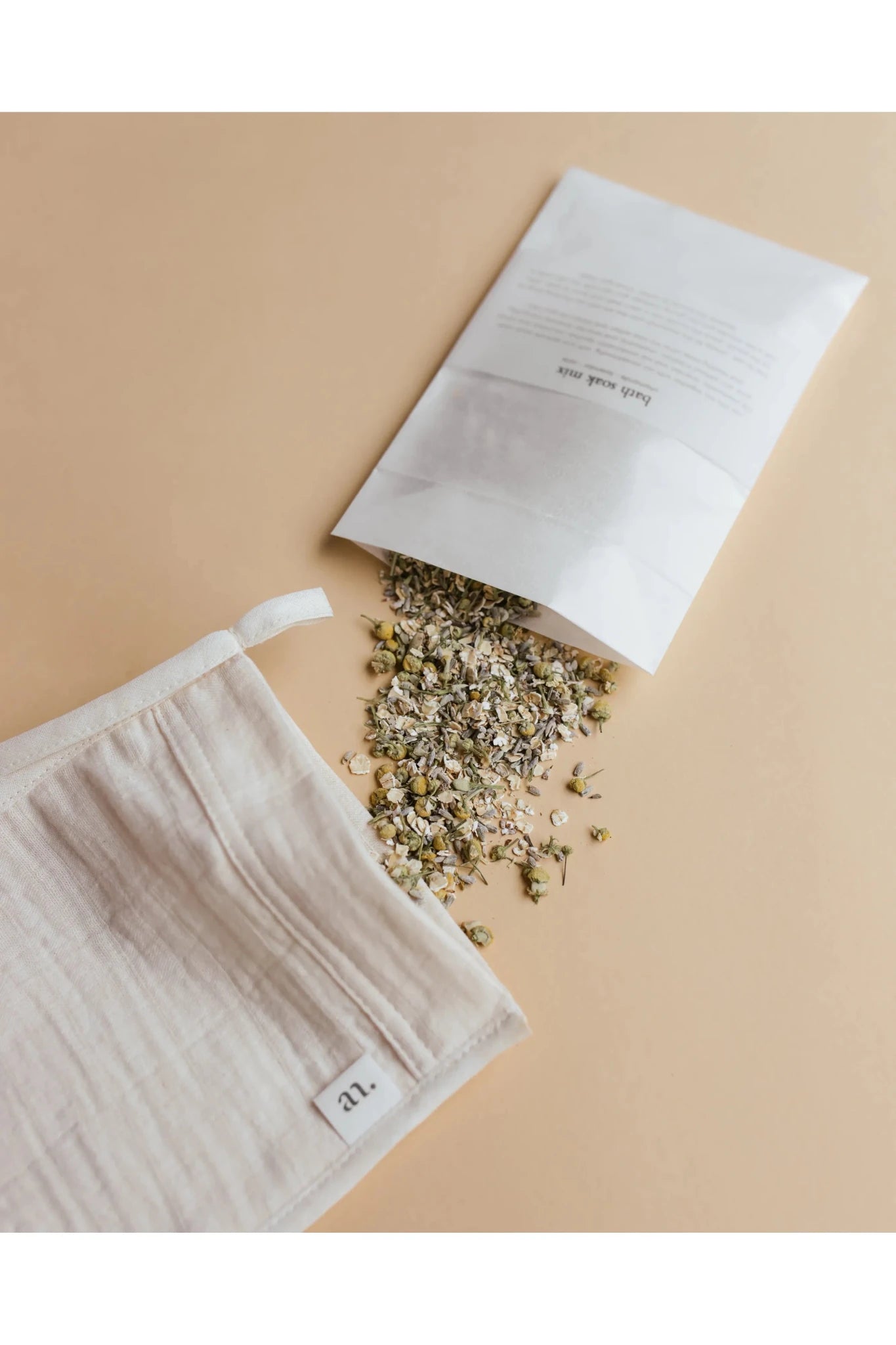 wash cloth . bonjour . with bath soak mix van atelier an.nur | Kids Conceptstore Le Fanfare