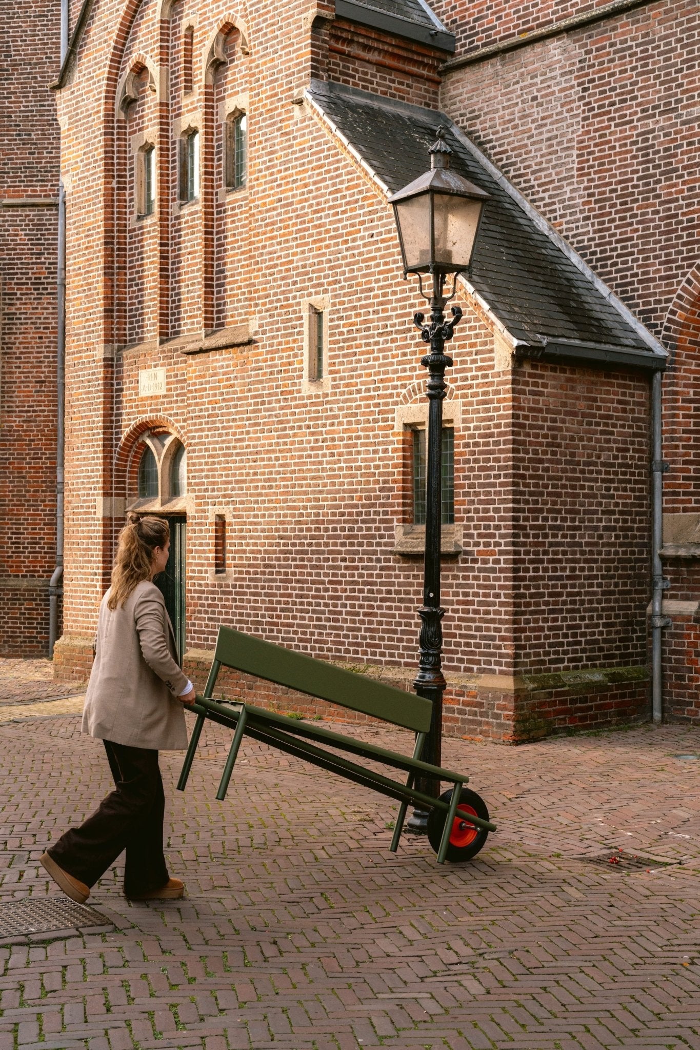 Wheelbench - Aluminium - Olive Green van Weltevree | Kids Conceptstore Le Fanfare