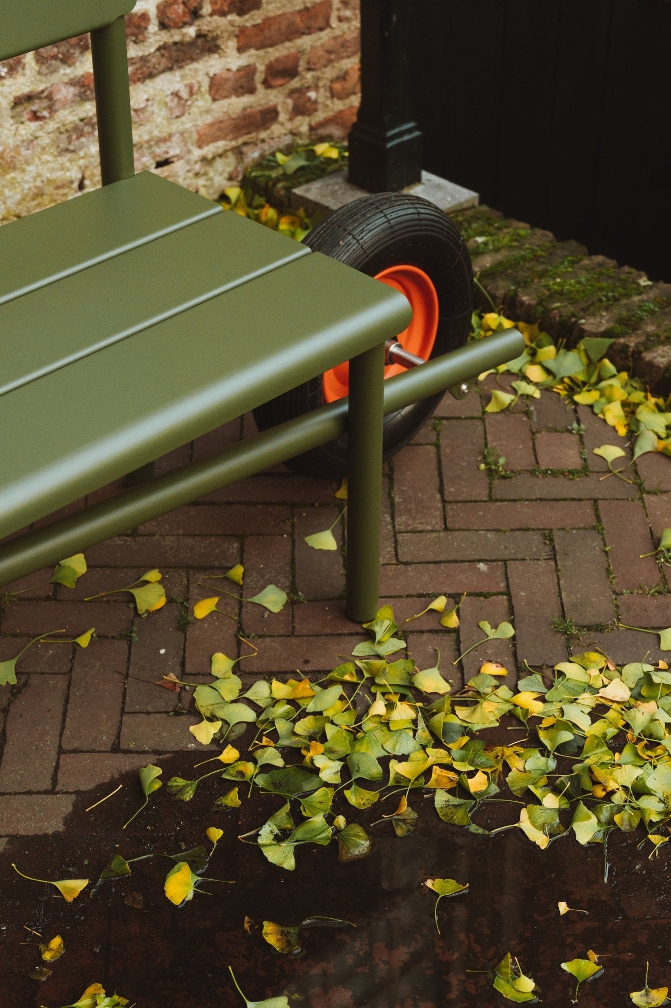Wheelbench - Aluminium - Olive Green van Weltevree | Kids Conceptstore Le Fanfare