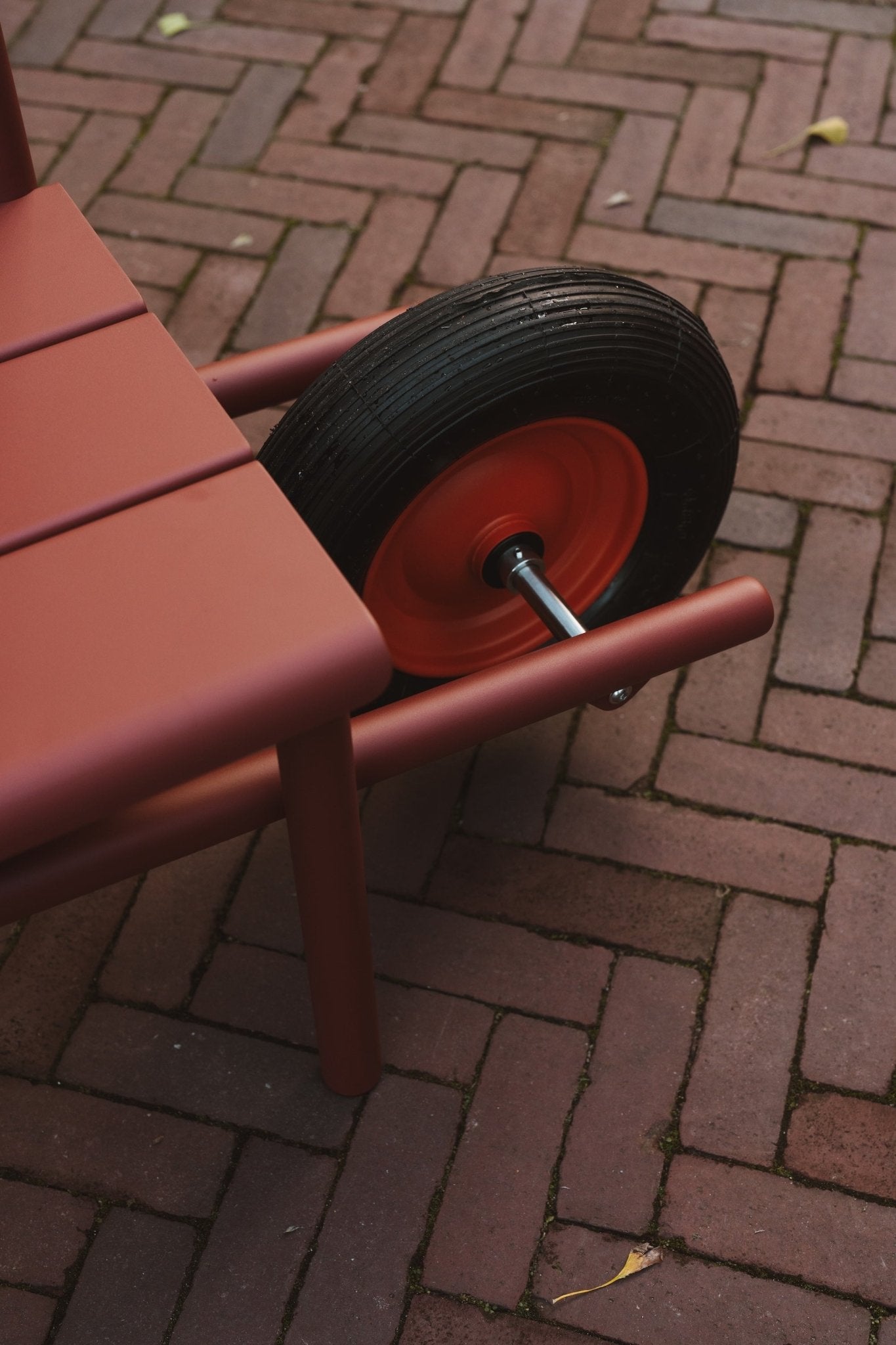 Wheelbench - Aluminium - Oxide Red van Weltevree | Kids Conceptstore Le Fanfare