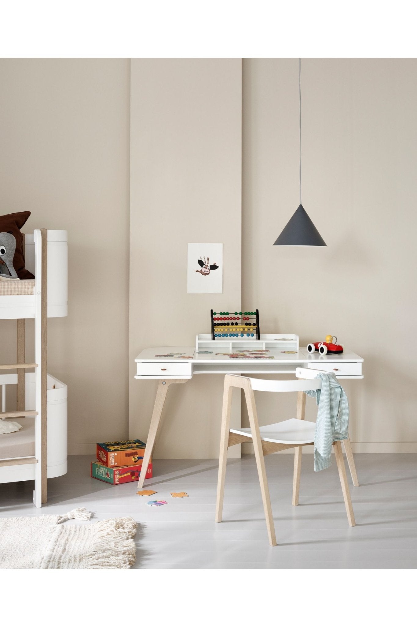 Wood desk 66 cm & armchair set, white/oak van Oliver Furniture | Kids Conceptstore Le Fanfare