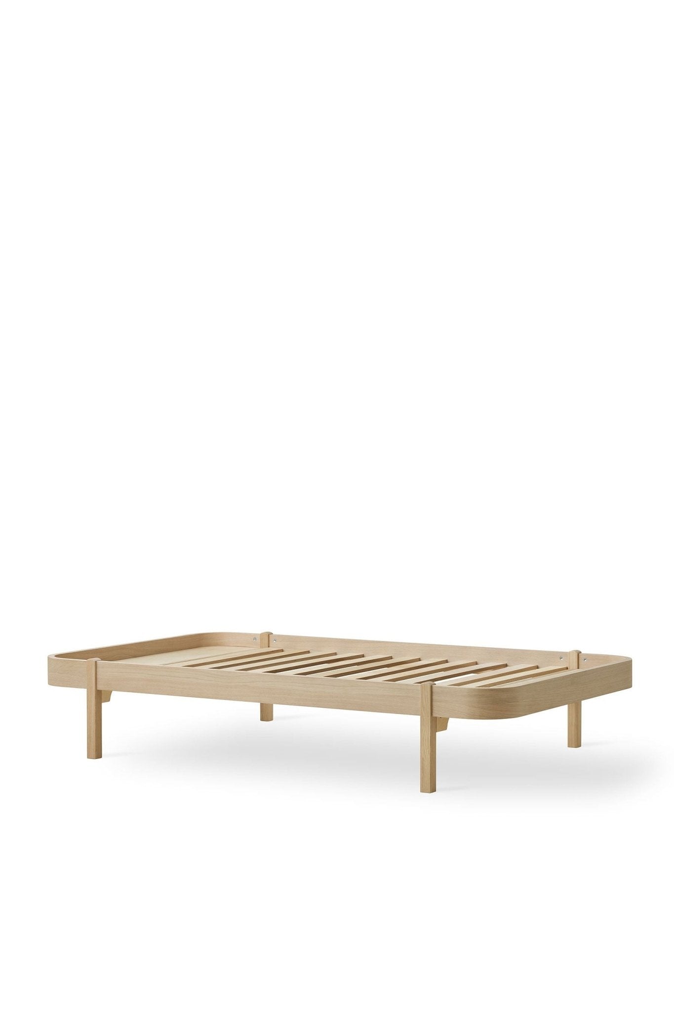 Wood lounger bed, 120x200 cm, oak van Oliver Furniture | Kids Conceptstore Le Fanfare