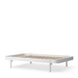 Wood Lounger bed, 120x200 cm, white van Oliver Furniture | Kids Conceptstore Le Fanfare