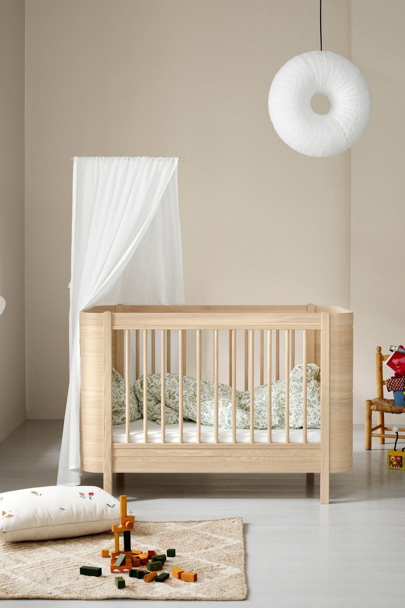 Wood Mini+ cot bed excl. junior kit, 68x122 cm, oak - new van Oliver Furniture | Kids Conceptstore Le Fanfare