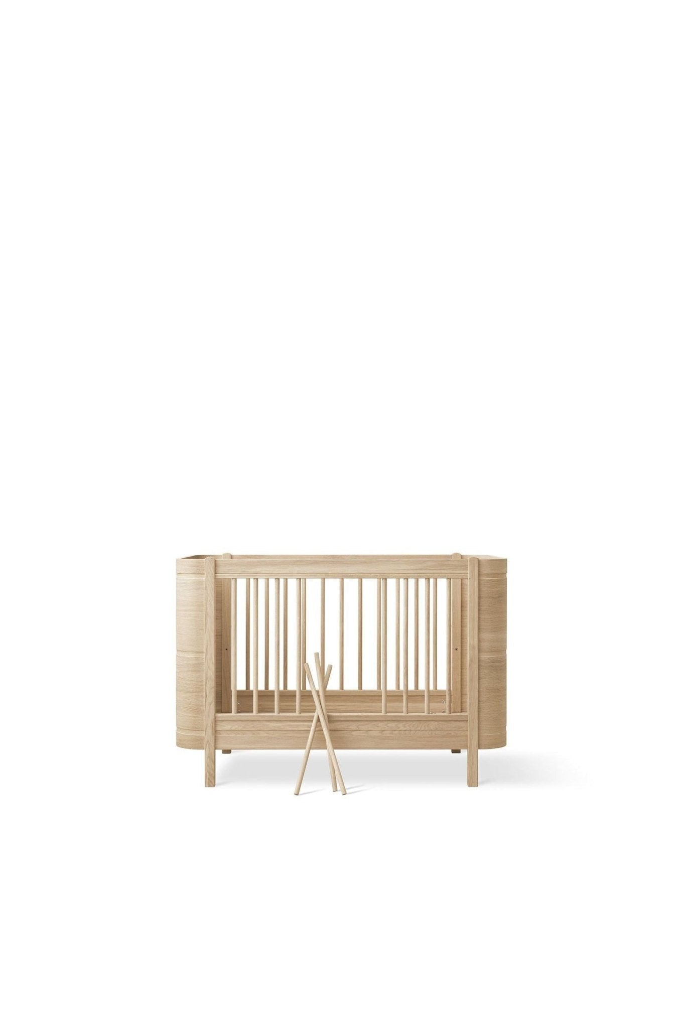 Wood Mini+ cot bed excl. junior kit, 68x122 cm, oak - new van Oliver Furniture | Kids Conceptstore Le Fanfare