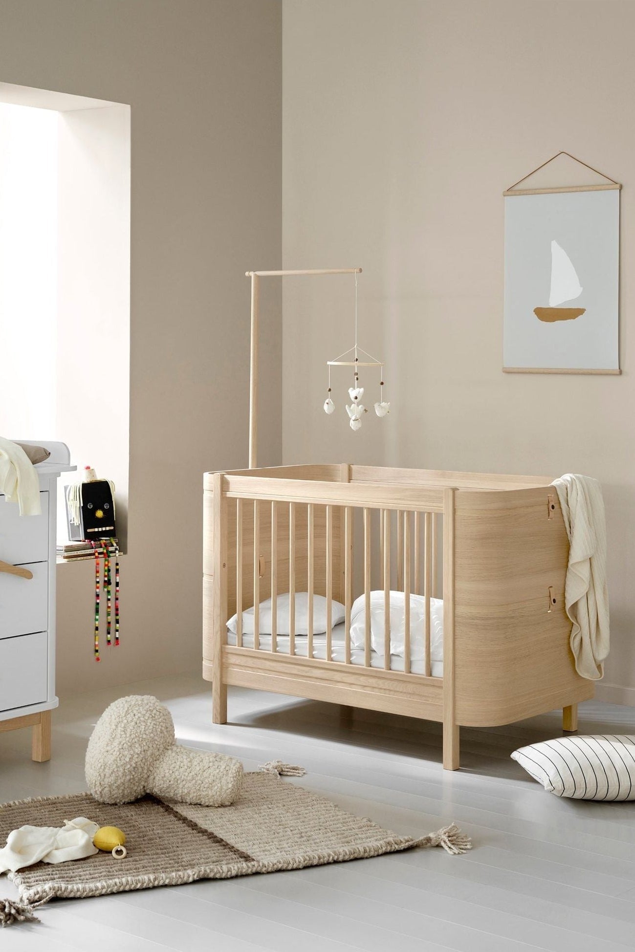 Wood Mini+ cot bed excl. junior kit, 68x122 cm, oak - new van Oliver Furniture | Kids Conceptstore Le Fanfare