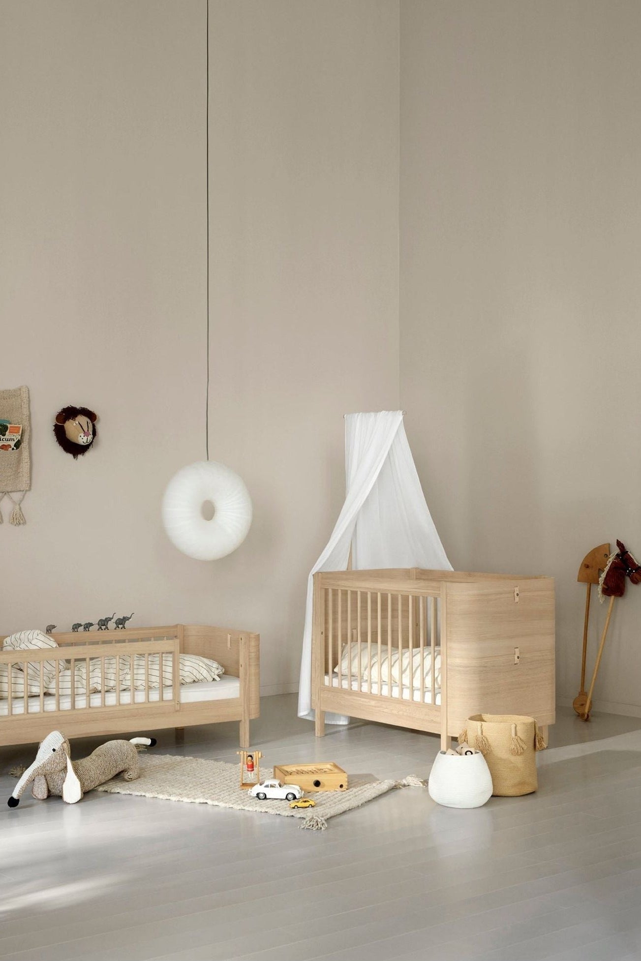 Wood Mini+ cot bed excl. junior kit, 68x122 cm, oak - new van Oliver Furniture | Kids Conceptstore Le Fanfare
