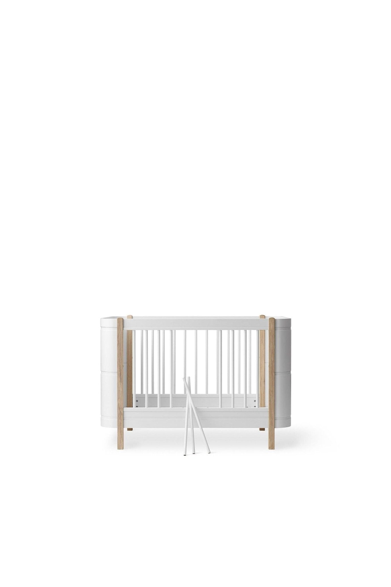 Wood Mini+ cot bed excl. junior kit, 68x122 cm, white/oak van Oliver Furniture | Kids Conceptstore Le Fanfare